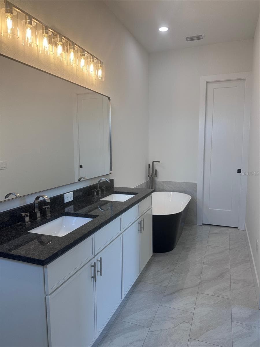 Townhouse at 1531 29TH AVE N, ST PETERSBURG, photo 14 of 21