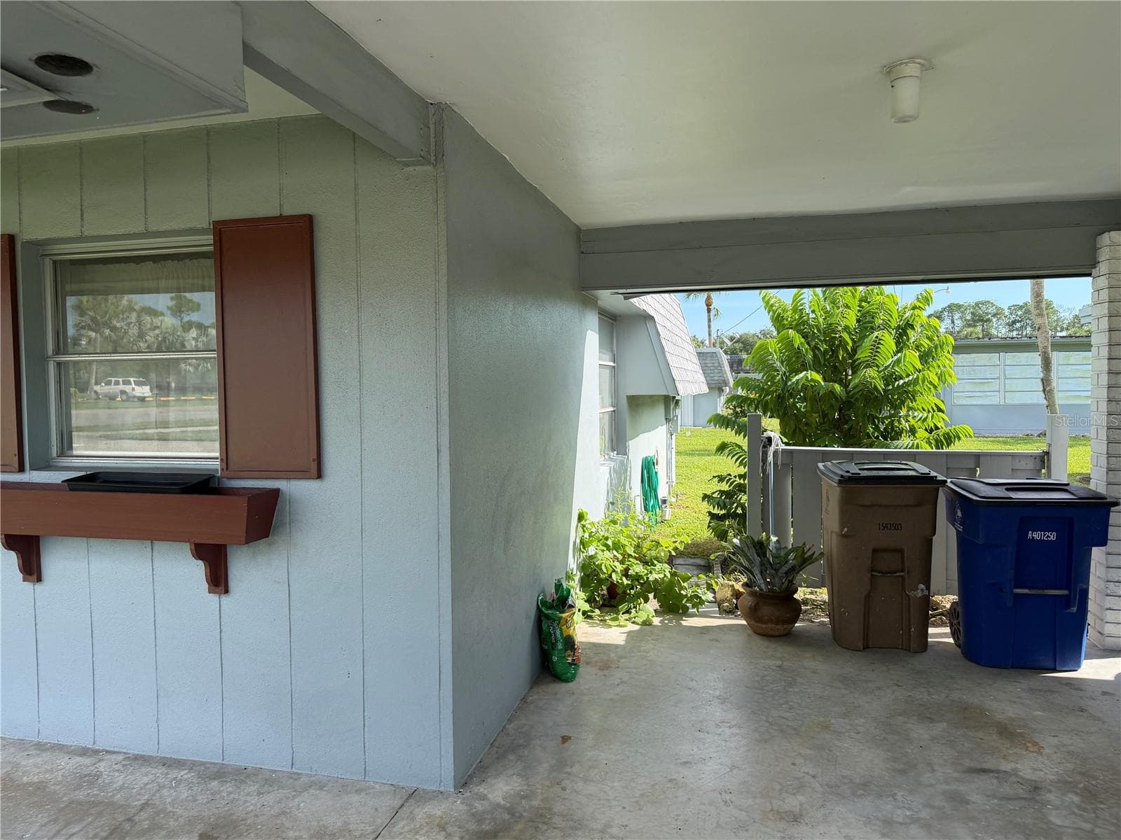 Villa at 358 EASTON CT, LEHIGH ACRES, photo 2 of 38
