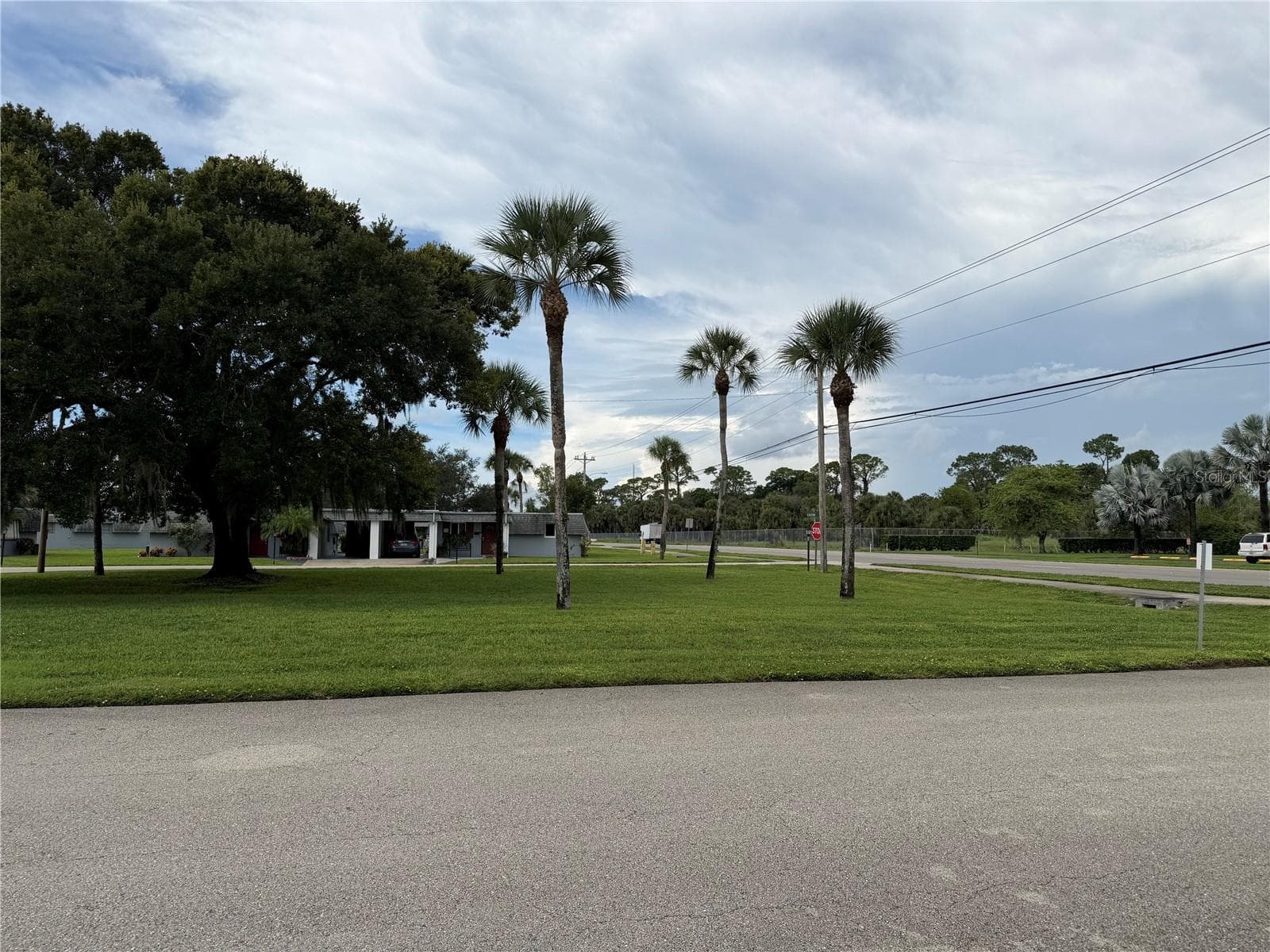 Villa at 358 EASTON CT, LEHIGH ACRES, photo 36 of 38