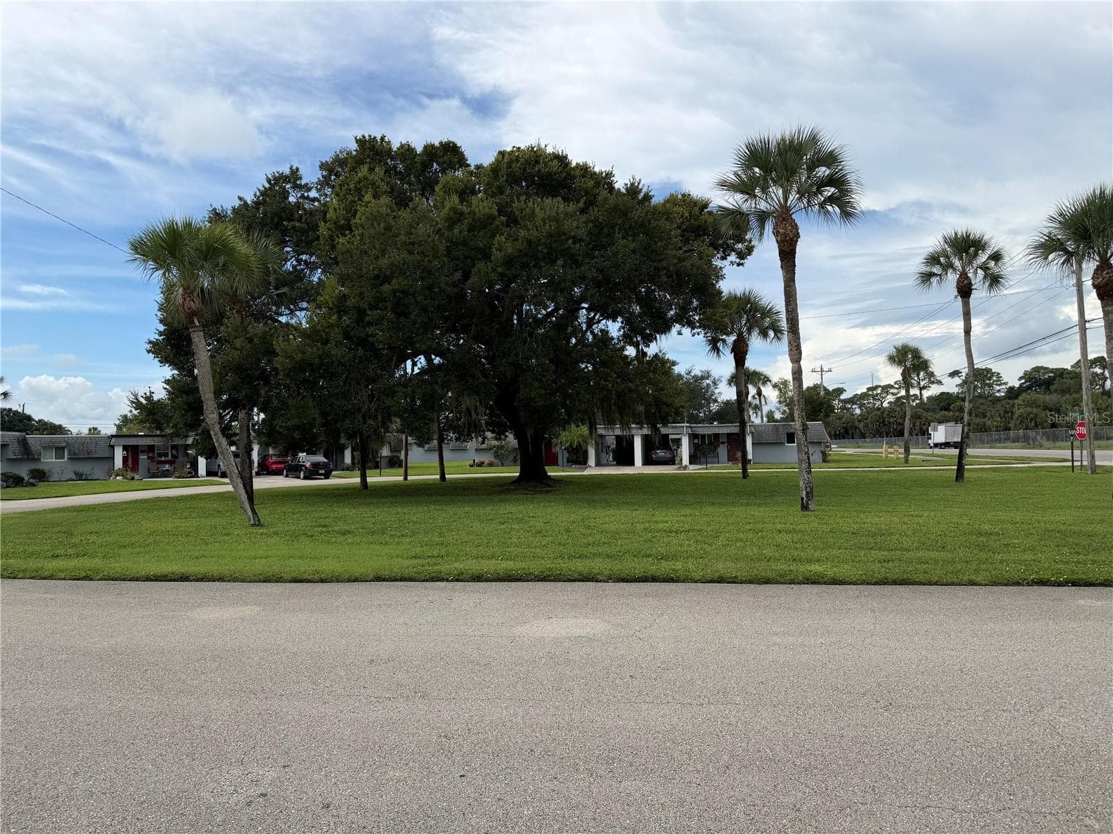 Villa at 358 EASTON CT, LEHIGH ACRES, photo 37 of 38