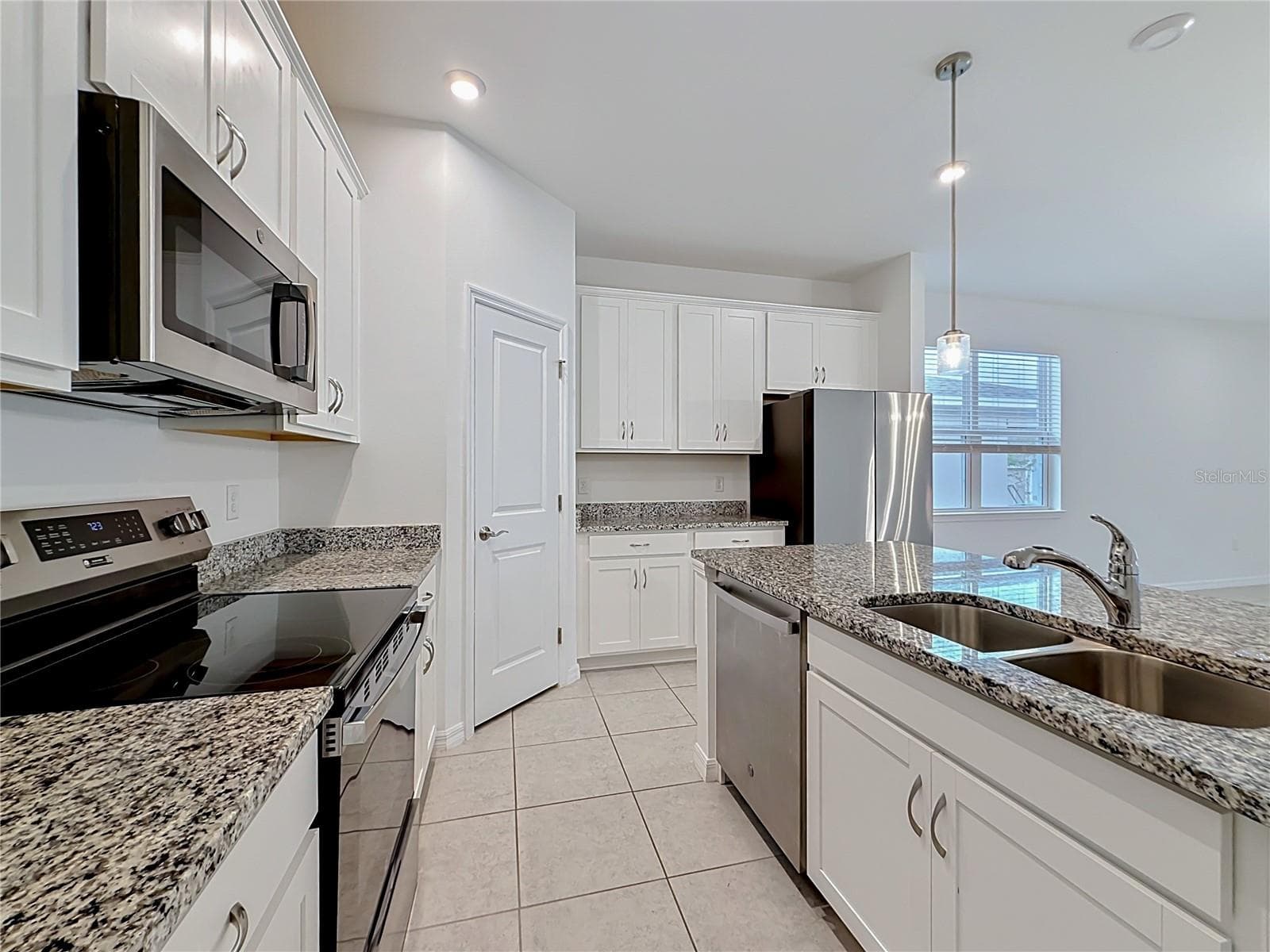 Single Family Residence at 418 QUAYSIDE AVE AVE, MASCOTTE, photo 9 of 53