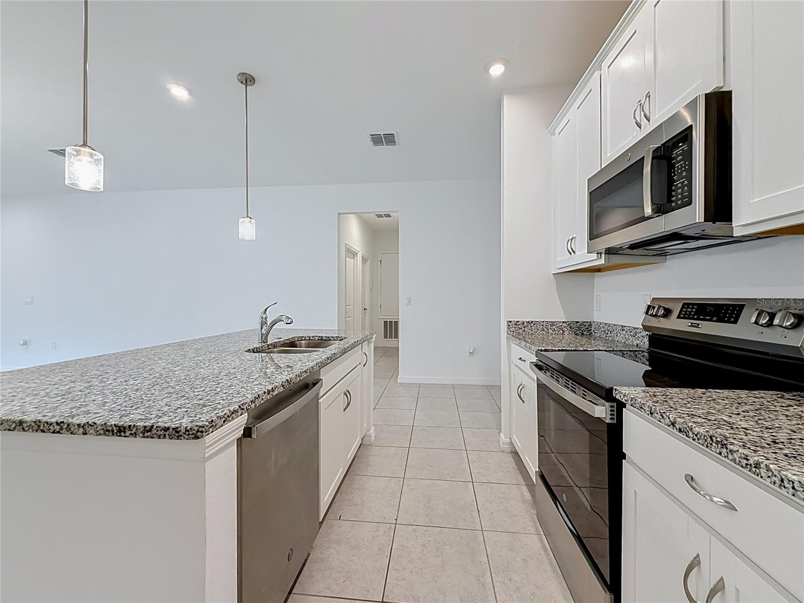 Single Family Residence at 418 QUAYSIDE AVE AVE, MASCOTTE, photo 11 of 53