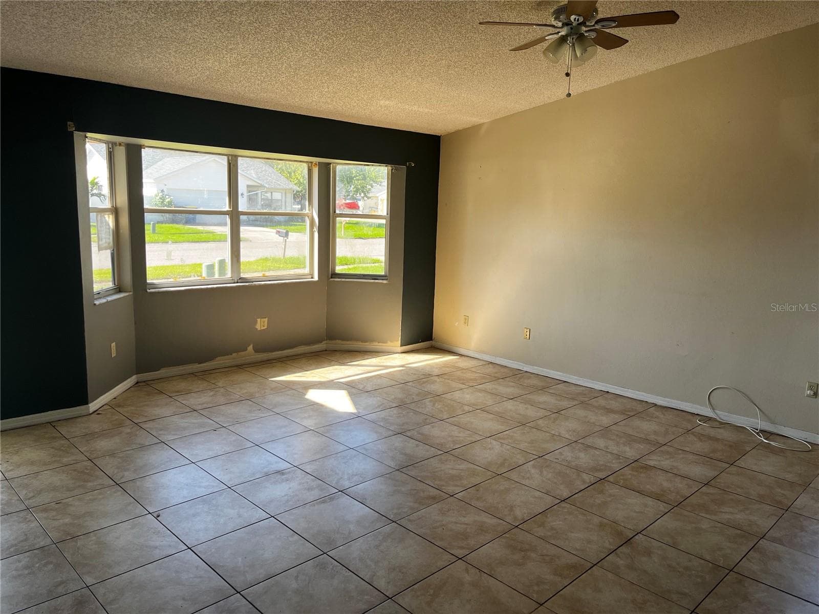 Single Family Residence at 1890 FEATHER TREE CIR, CLEARWATER, photo 4 of 19