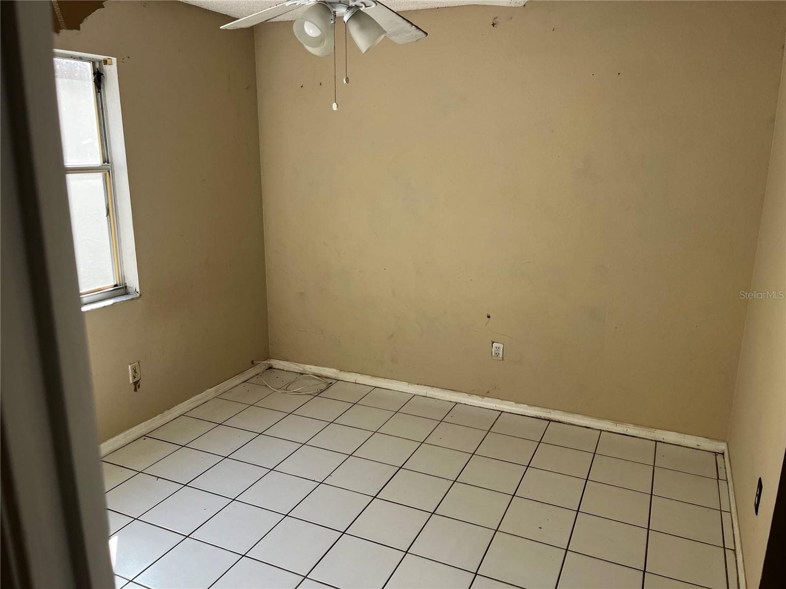 Single Family Residence at 1890 FEATHER TREE CIR, CLEARWATER, photo 8 of 19