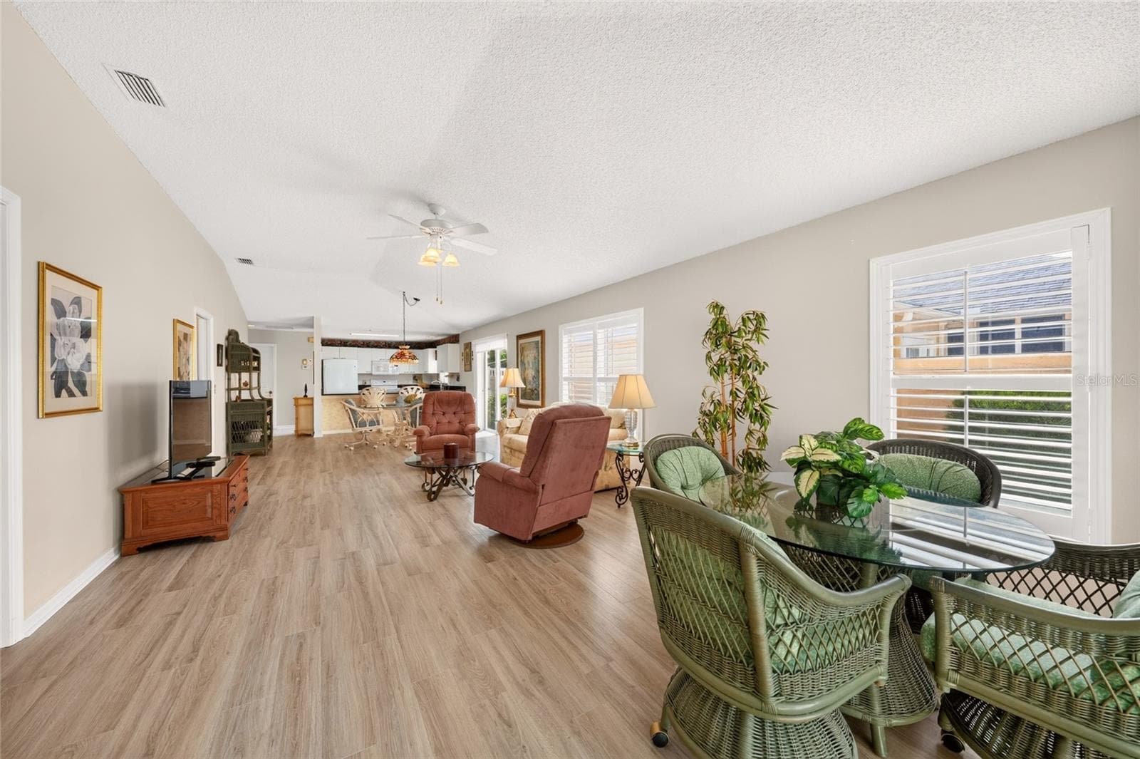 Living room area - 3257 ARCHER AVE, THE VILLAGES