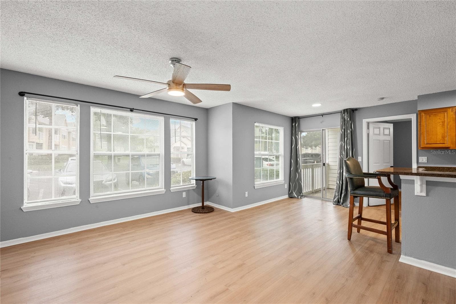 Living Area - 1069 S HIAWASSEE RD #1317, ORLANDO