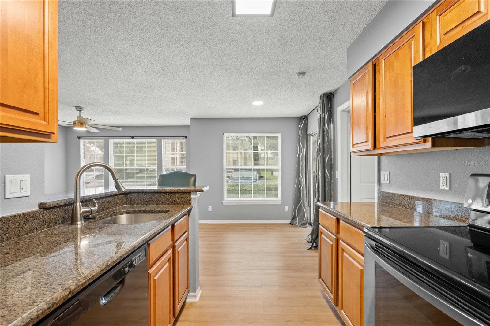 Kitchen - 1069 S HIAWASSEE RD #1317, ORLANDO