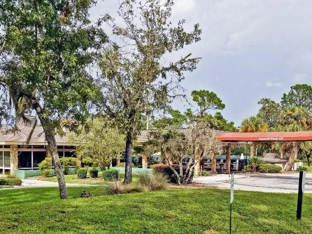 Sugarmill Woods Country Club- tennis courts, racquetball, swimming pools & shuffleboard - 136 LINDER DR, HOMOSASSA