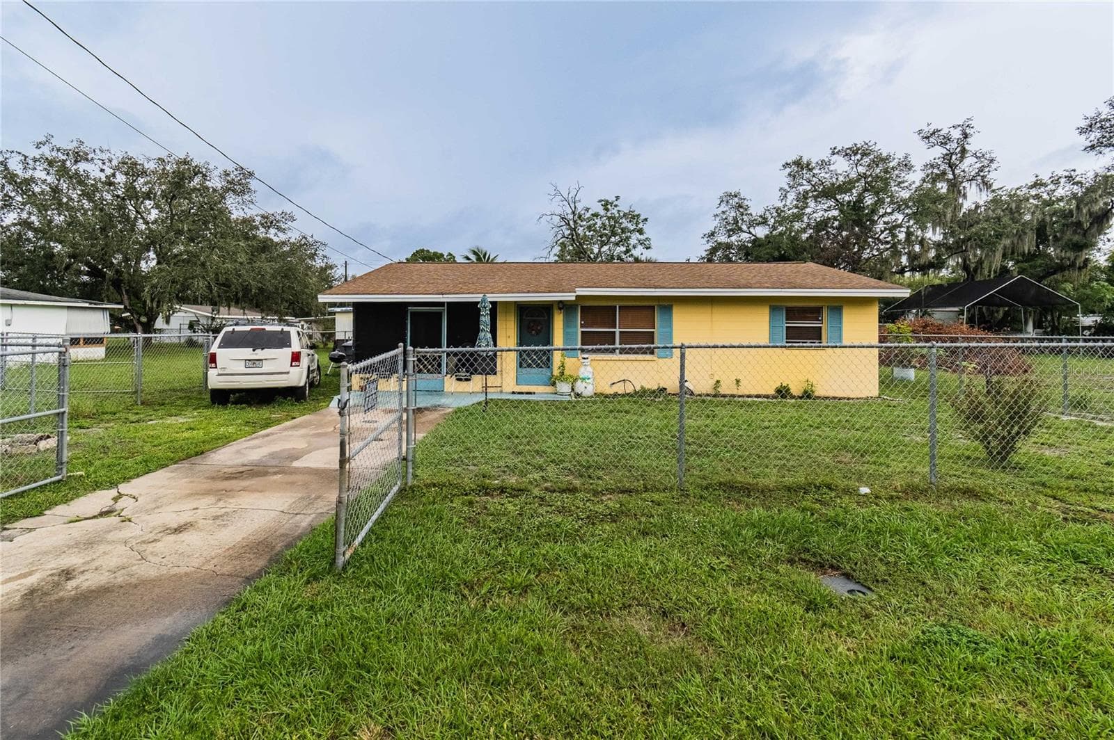 Single Family Residence at 710 SAVANNAH AVE, LAKELAND, photo 2 of 21