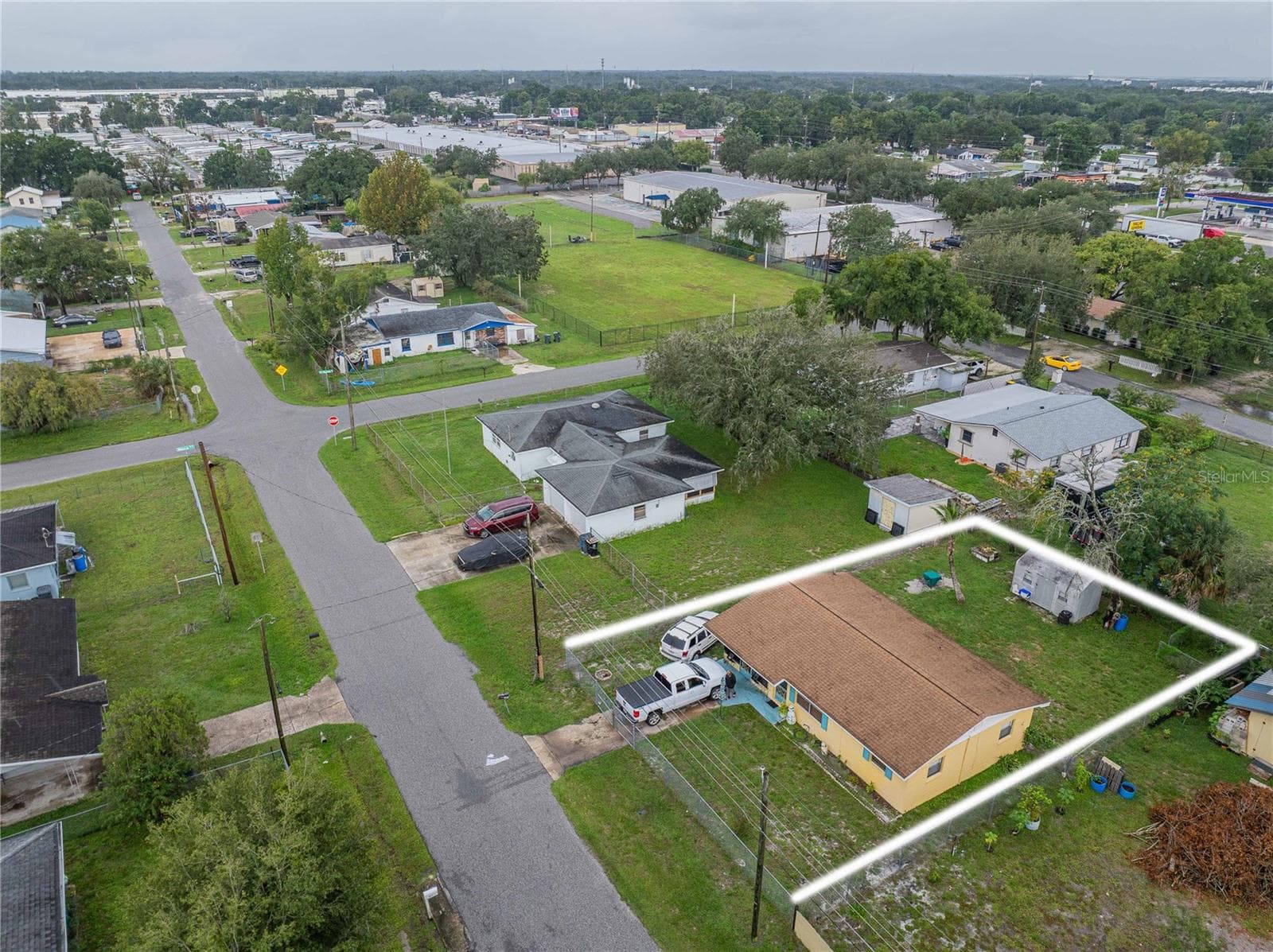Single Family Residence at 710 SAVANNAH AVE, LAKELAND, photo 3 of 21