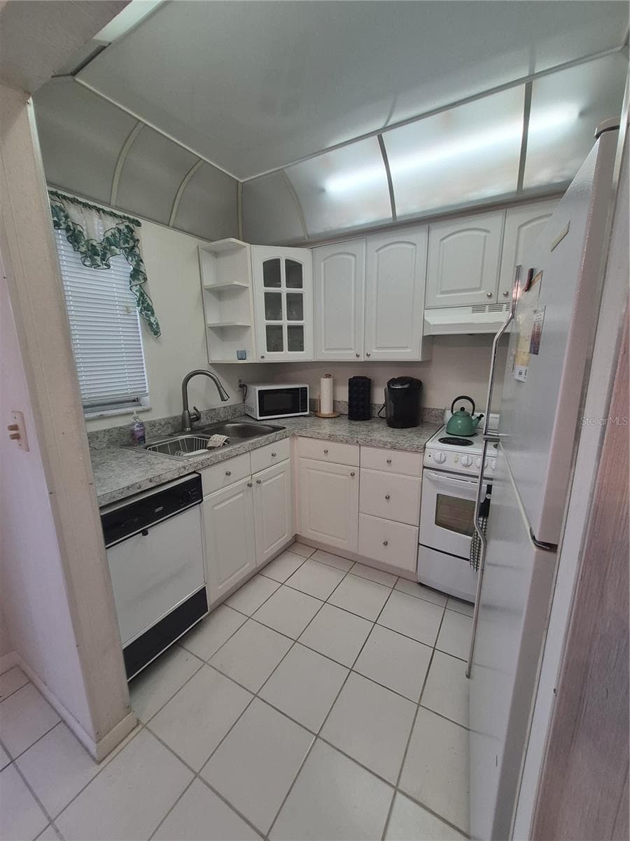 Condominium at 8301 BARDMOOR BLVD #209, SEMINOLE, photo 14 of 28
