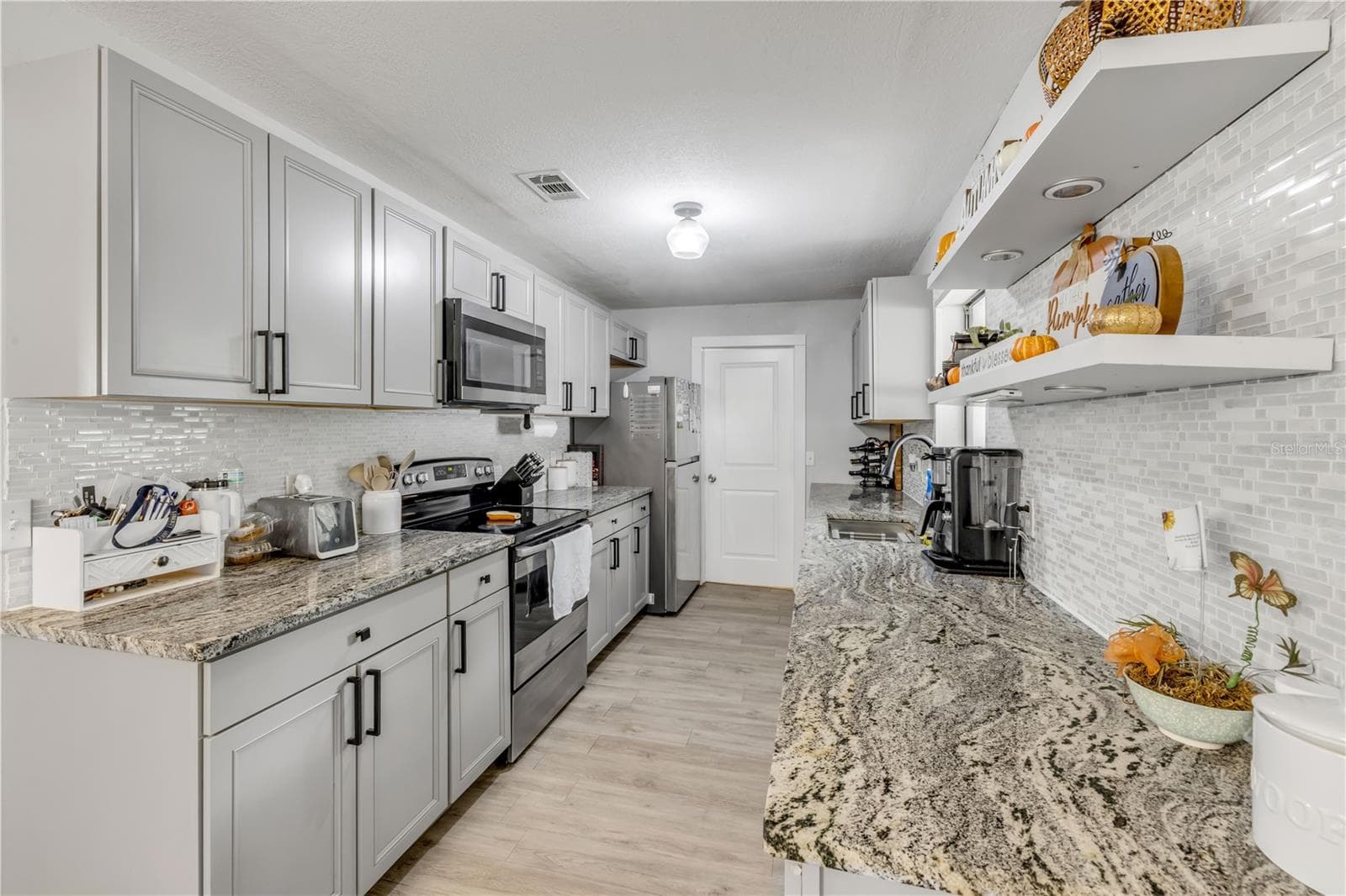 Single Family Residence at 3426 YULE TREE DR, EDGEWATER, photo 13 of 52