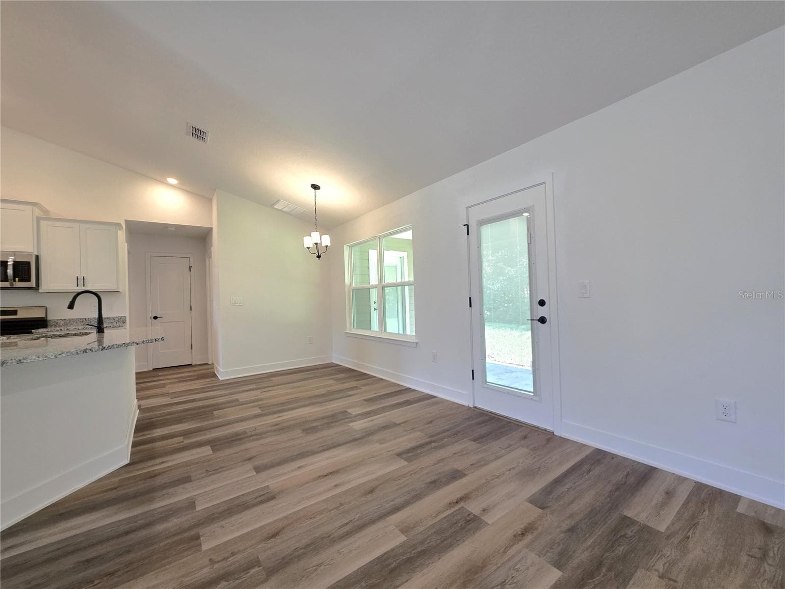 Single Family Residence at 247 SW BELLFLOWER DR, LAKE CITY, photo 8 of 44