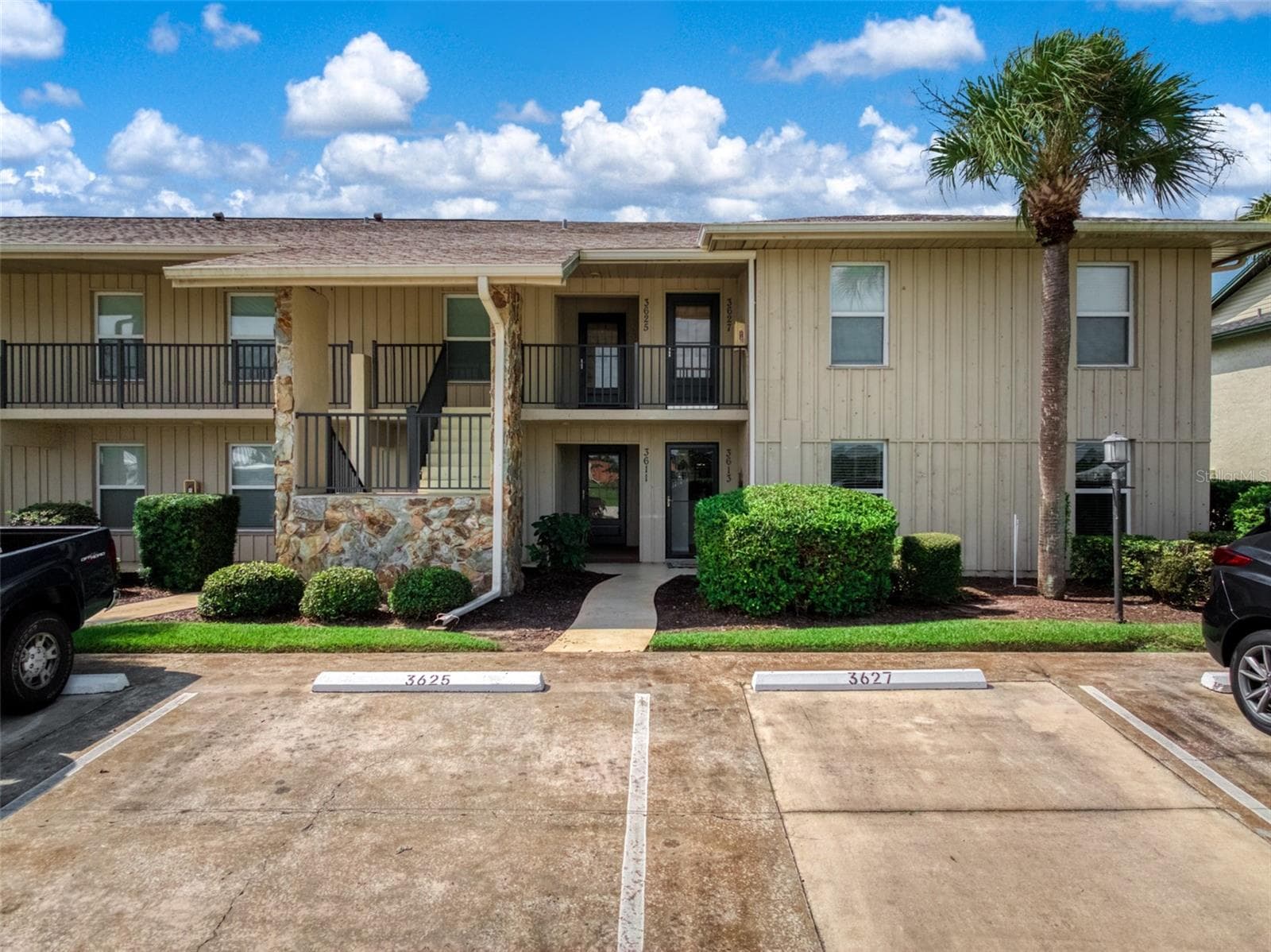 Parking in front of condo - 3613 EDGEWATER DR, SEBRING