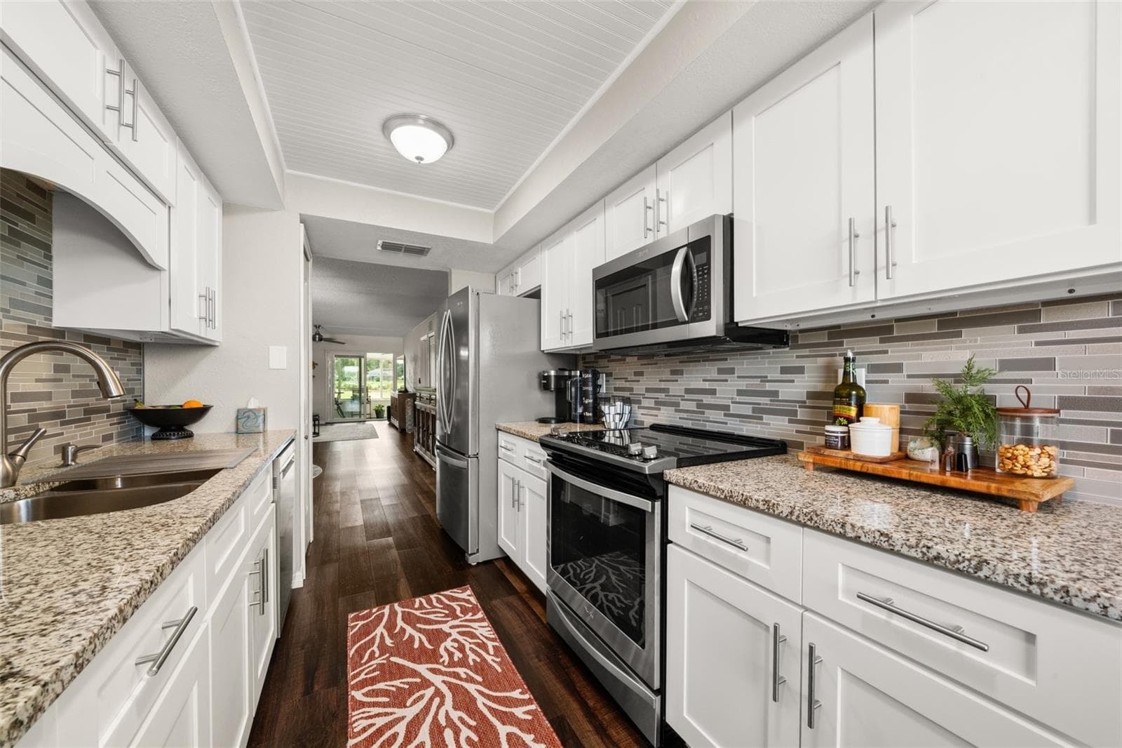 Kitchen - 3613 EDGEWATER DR, SEBRING