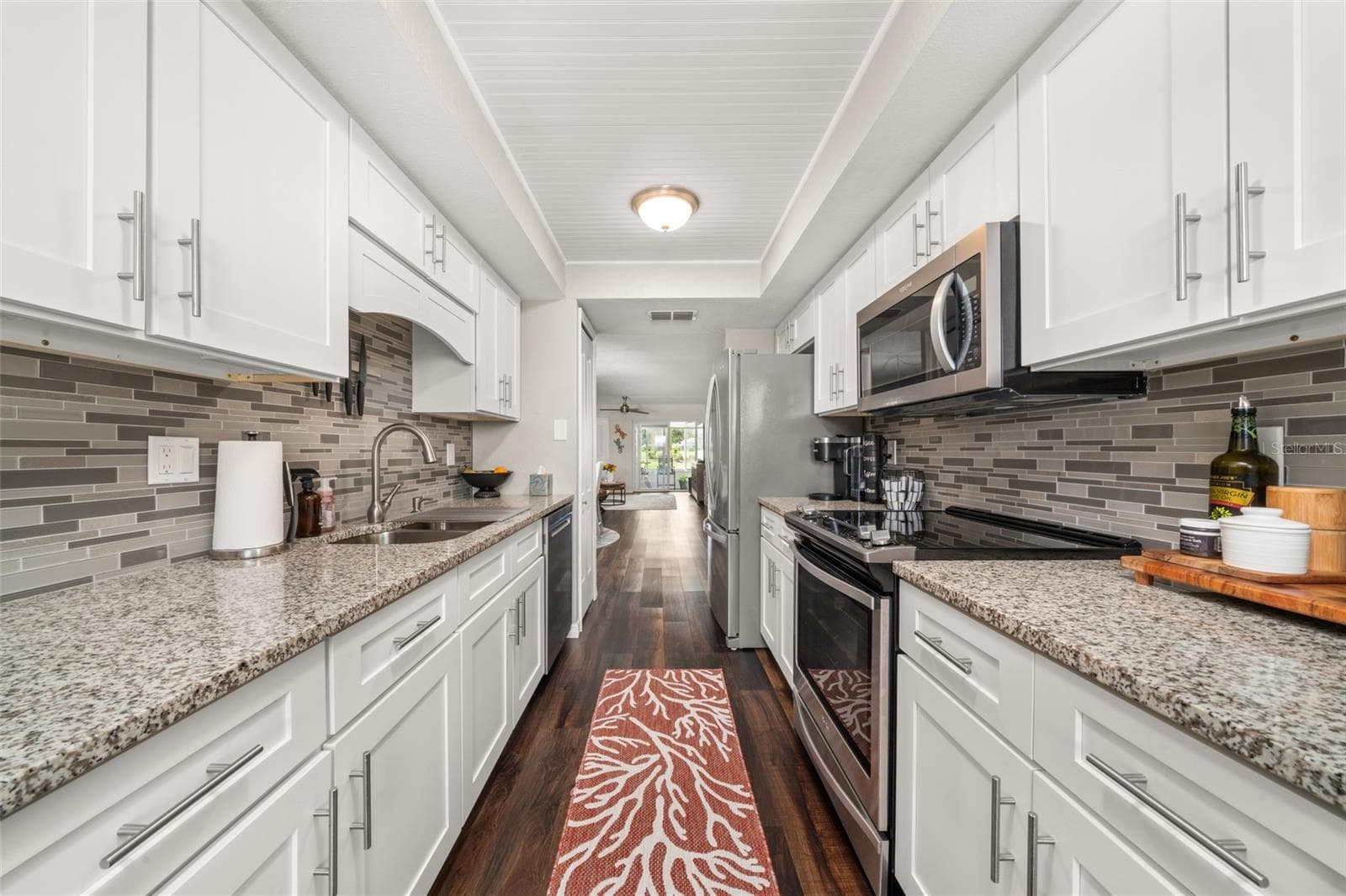 Kitchen - 3613 EDGEWATER DR, SEBRING