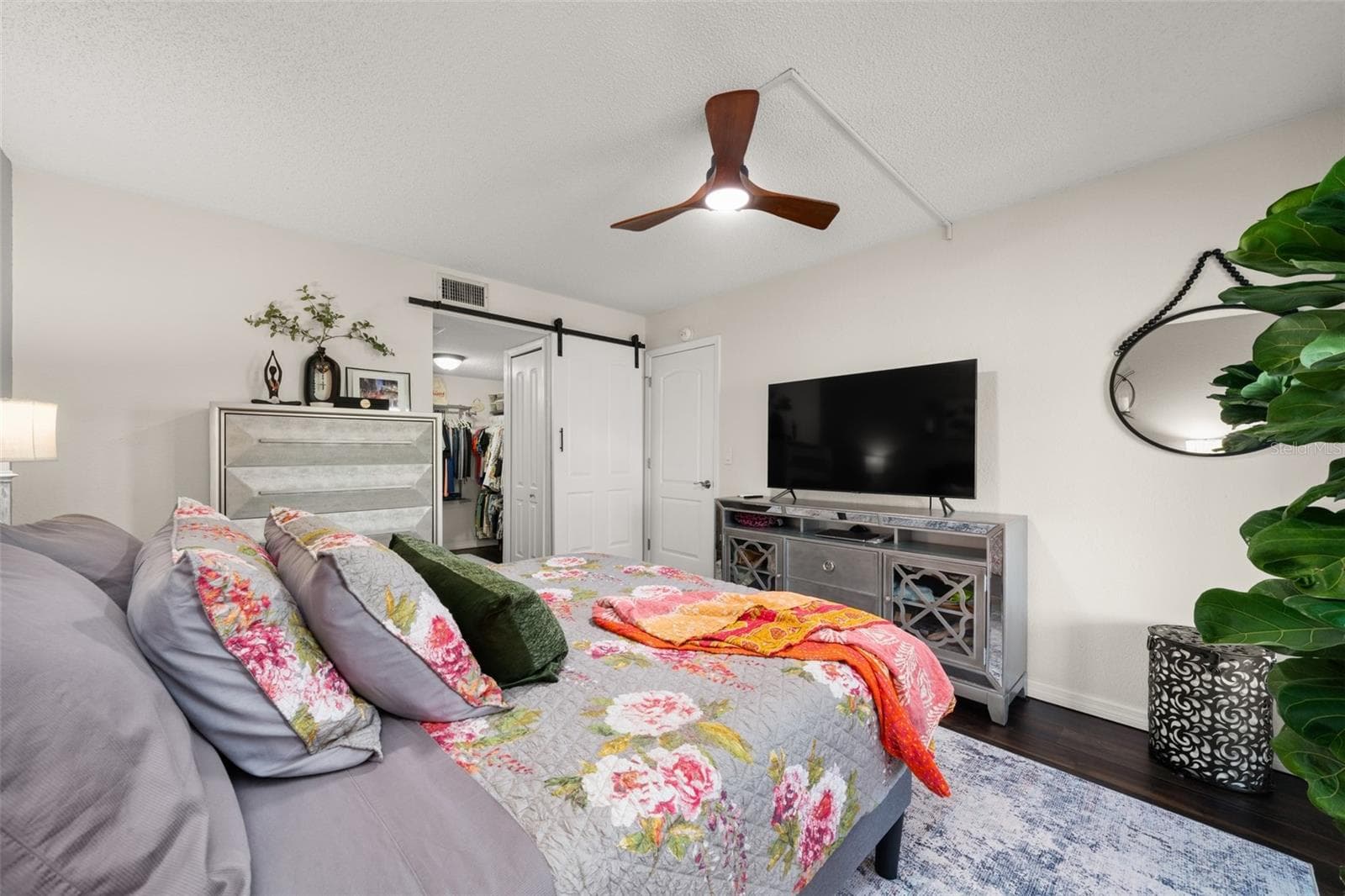 Primary bedroom - 3613 EDGEWATER DR, SEBRING