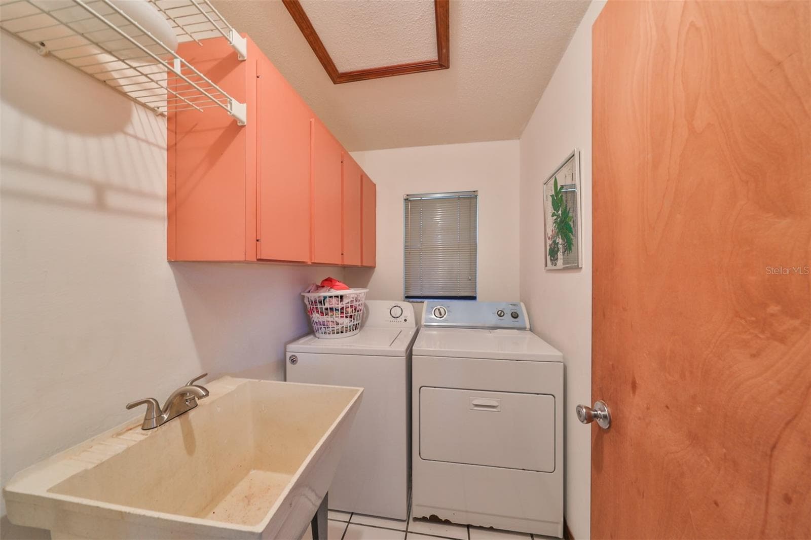Laundry room has utility sink and shelving - 2609 MANOR OAK DR, VALRICO