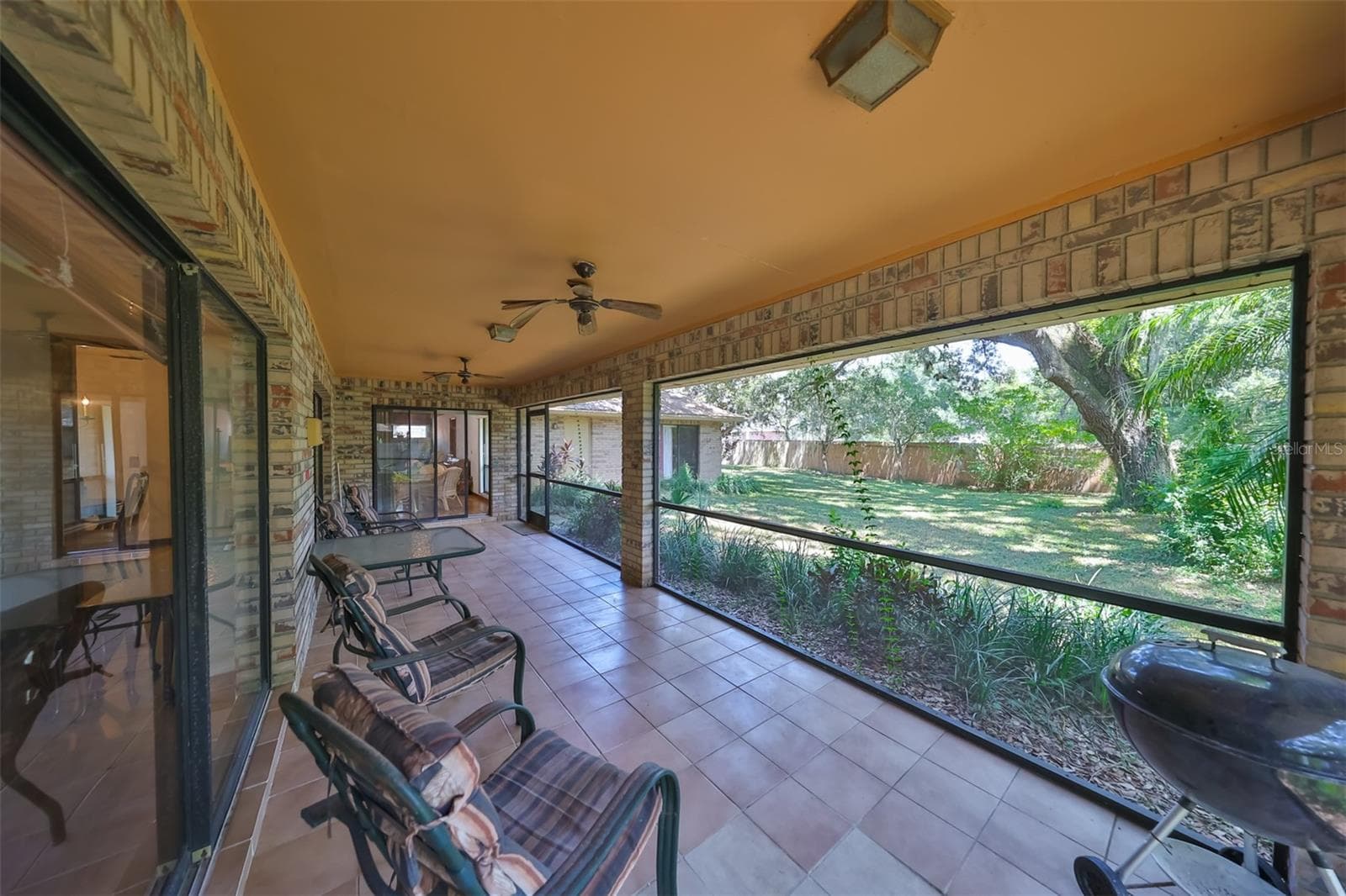 Patio is perfect for family functions and entertaining - 2609 MANOR OAK DR, VALRICO