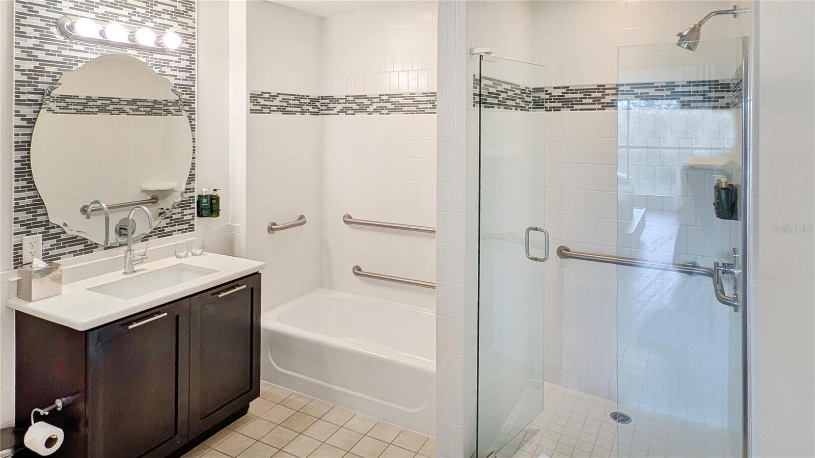 Master Bathroom! - 225 CELEBRATION PL #212, KISSIMMEE