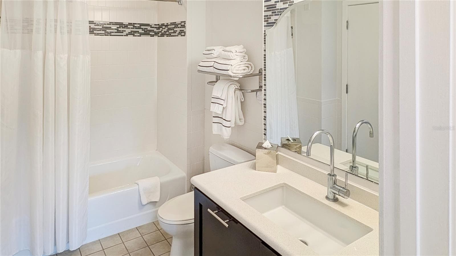 Bathroom #2, View #1! - 225 CELEBRATION PL #212, KISSIMMEE