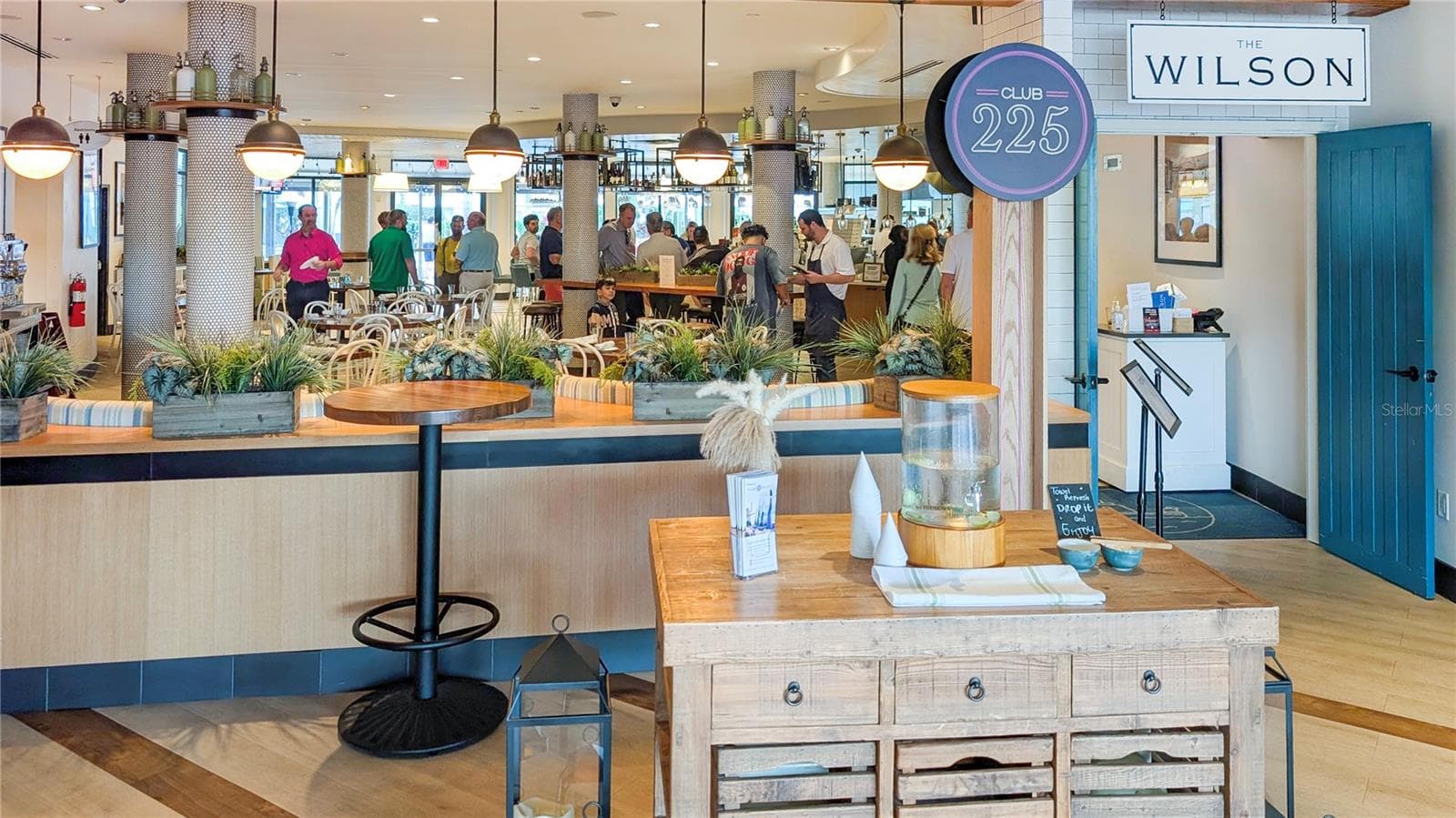 Quality On-Site Restaurant "The Wilson" with both Indoor and Outdoor Seating Overlooking the POOL! - 225 CELEBRATION PL #212, KISSIMMEE