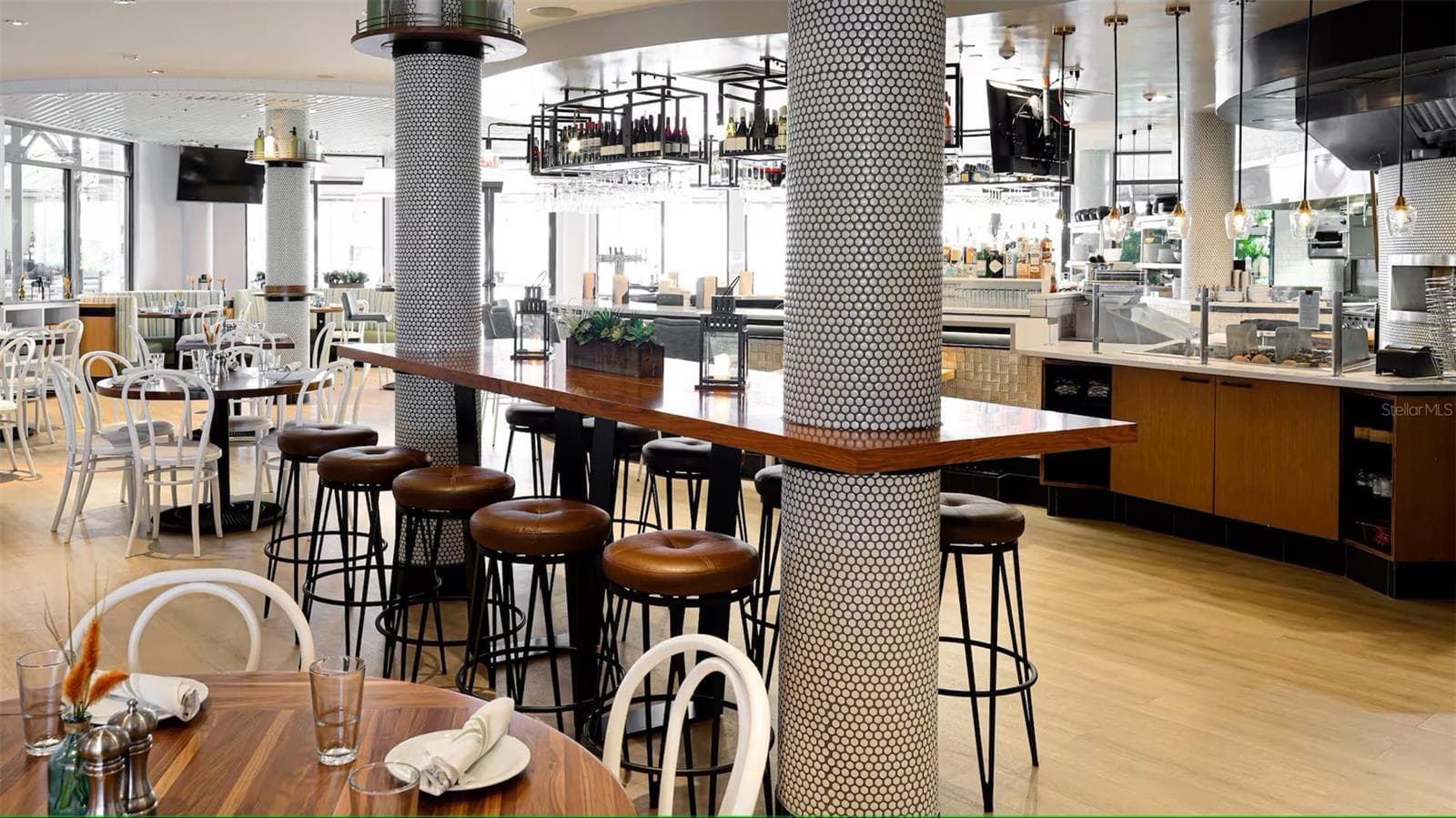 Quality On-Site Restaurant "The Wilson" with both Indoor and Outdoor Seating Overlooking the POOL! - 225 CELEBRATION PL #212, KISSIMMEE
