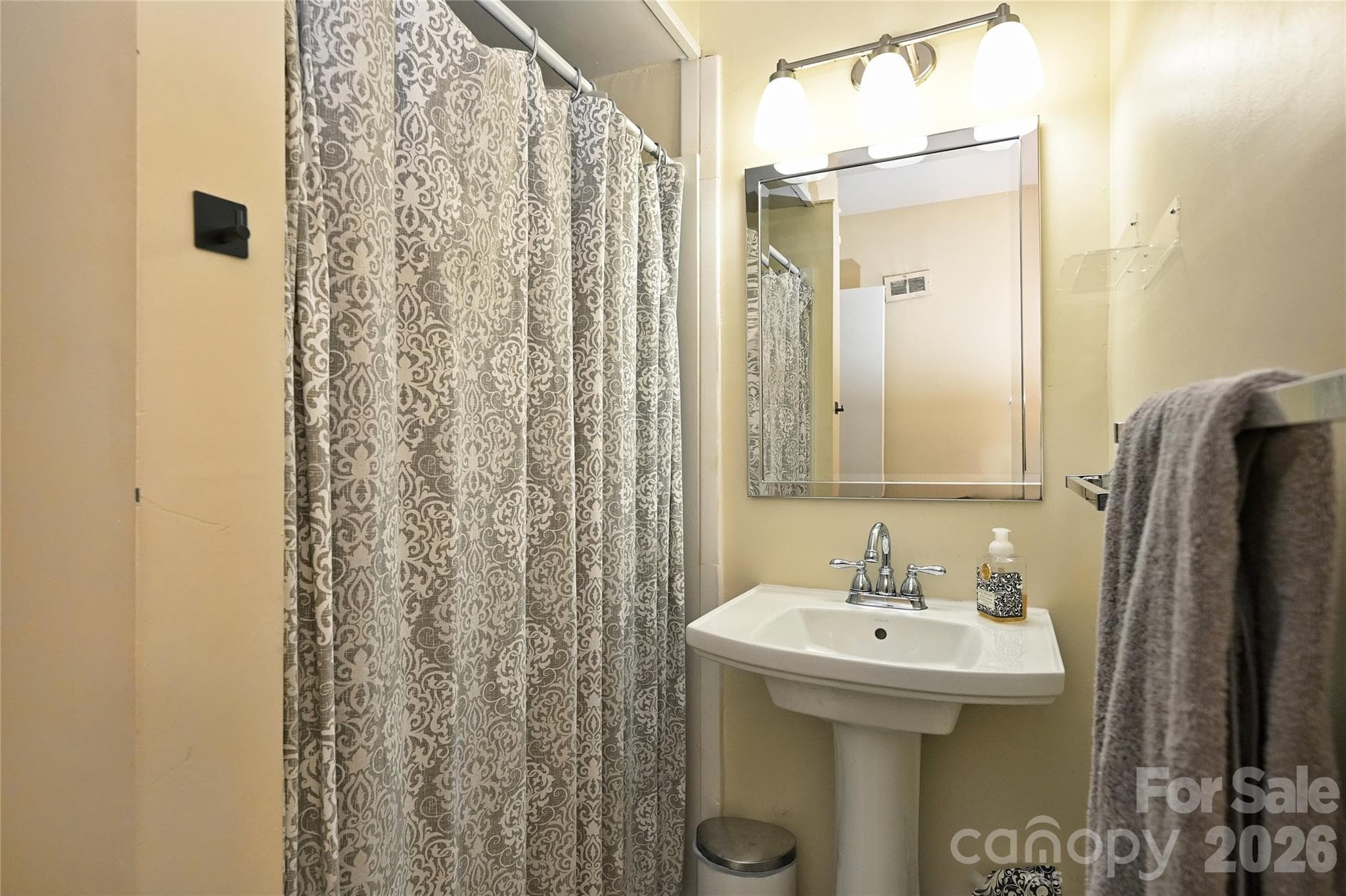 Single Family Residence at 5801 Fairview Road, Charlotte, photo 3 of 24