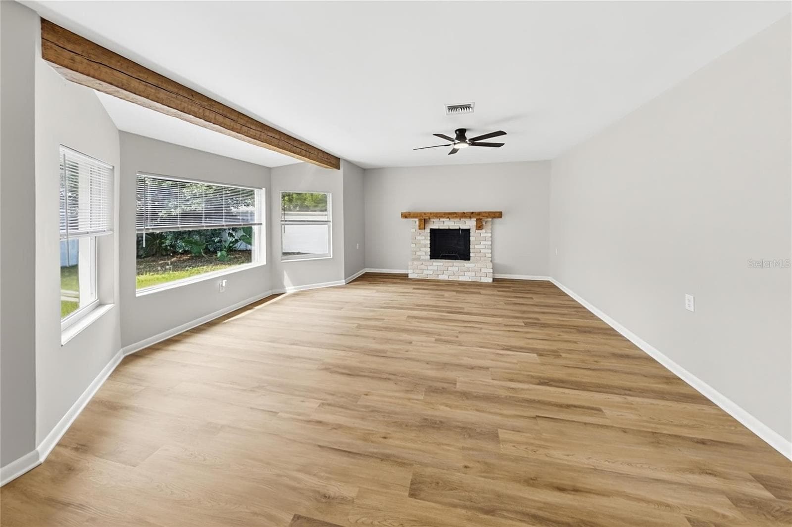 Single Family Residence at 5128 PELLEPORT AVE, BELLE ISLE, photo 2 of 16