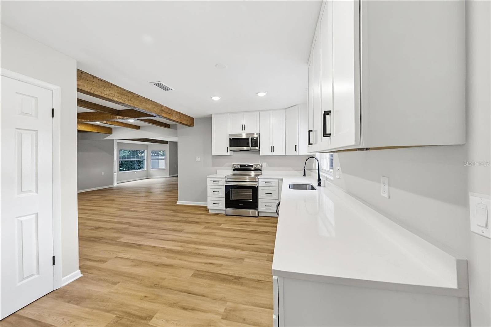 Single Family Residence at 5128 PELLEPORT AVE, BELLE ISLE, photo 5 of 16