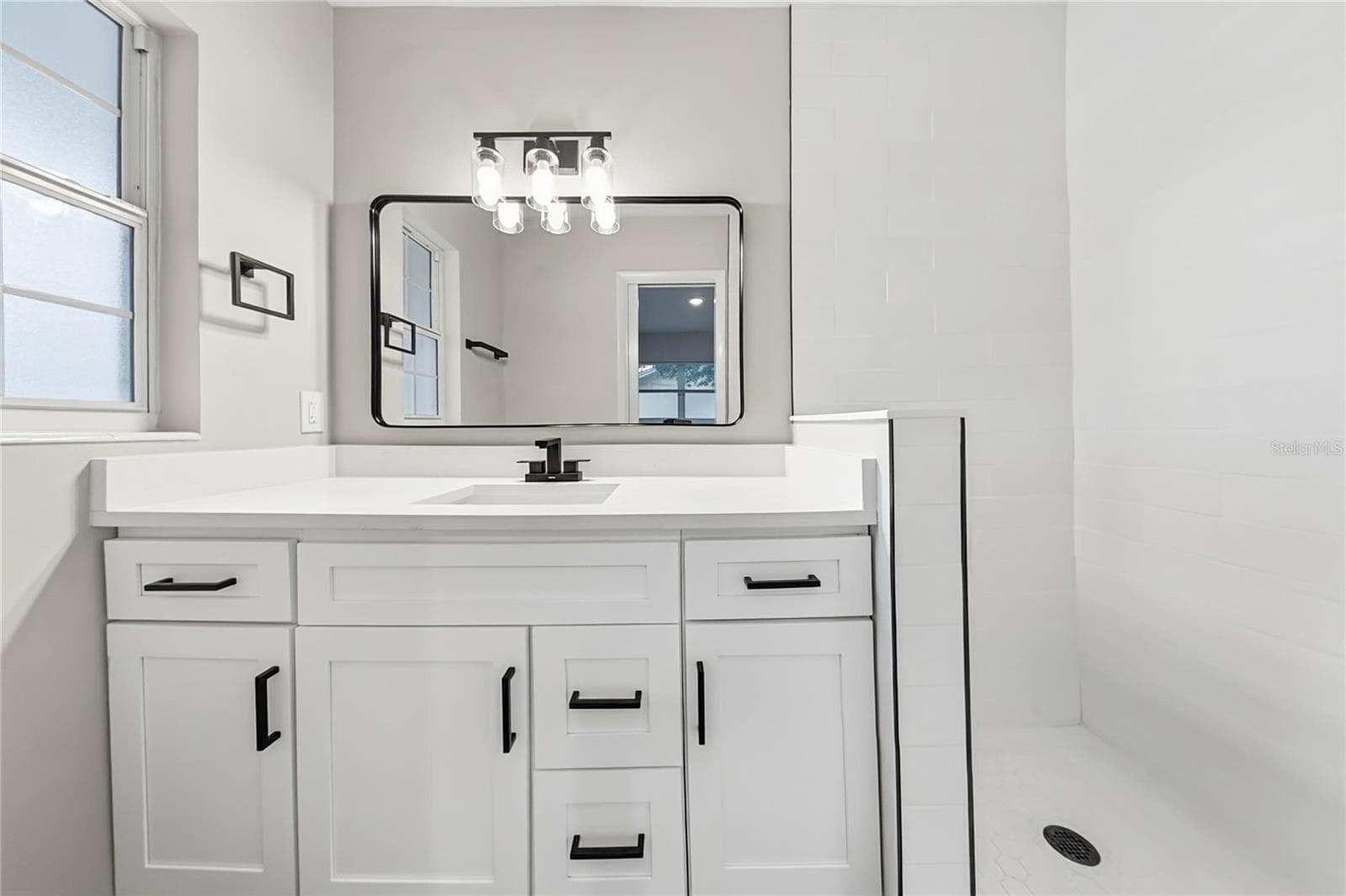 Single Family Residence at 5128 PELLEPORT AVE, BELLE ISLE, photo 9 of 16