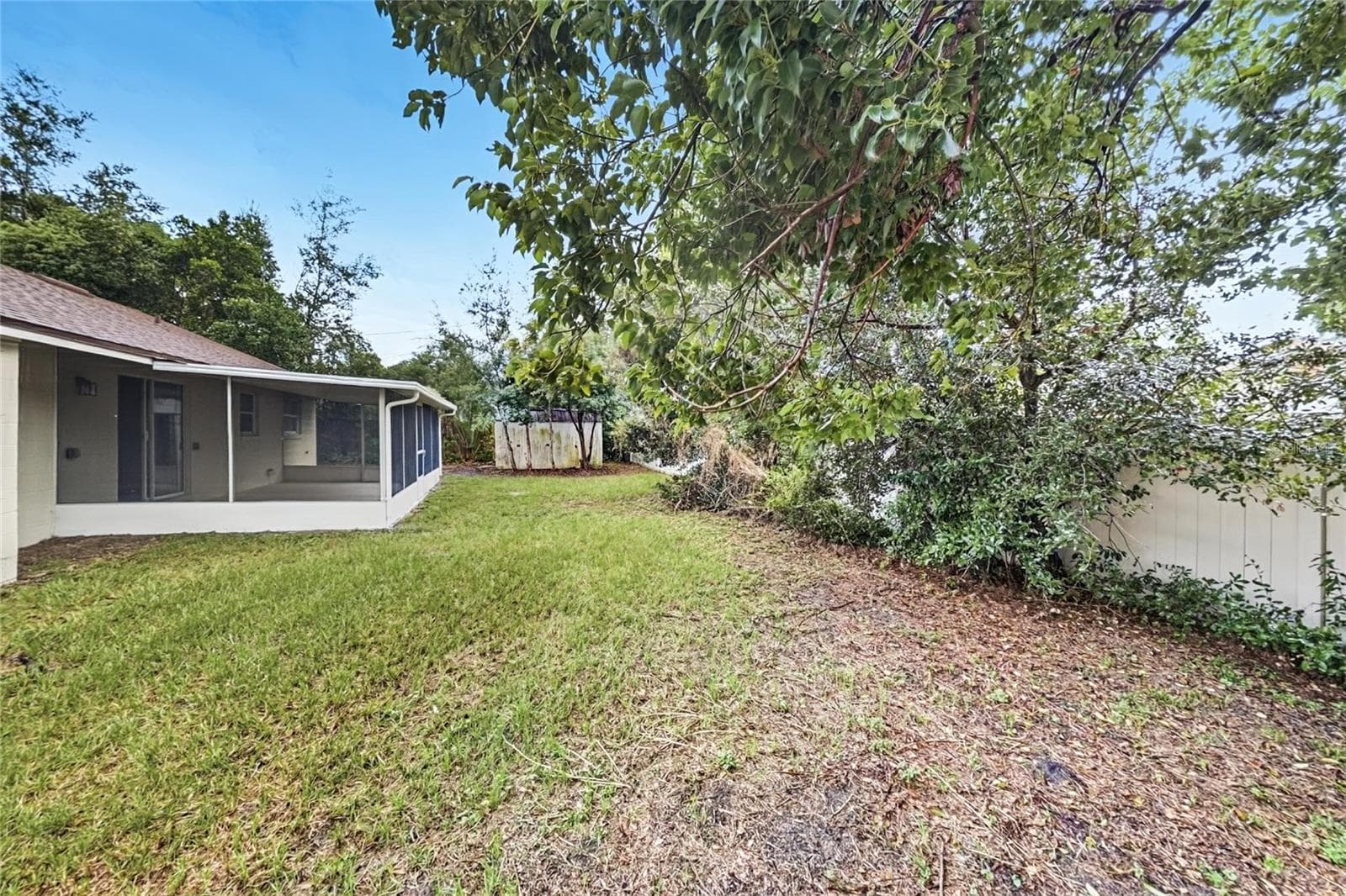 Single Family Residence at 5128 PELLEPORT AVE, BELLE ISLE, photo 14 of 16