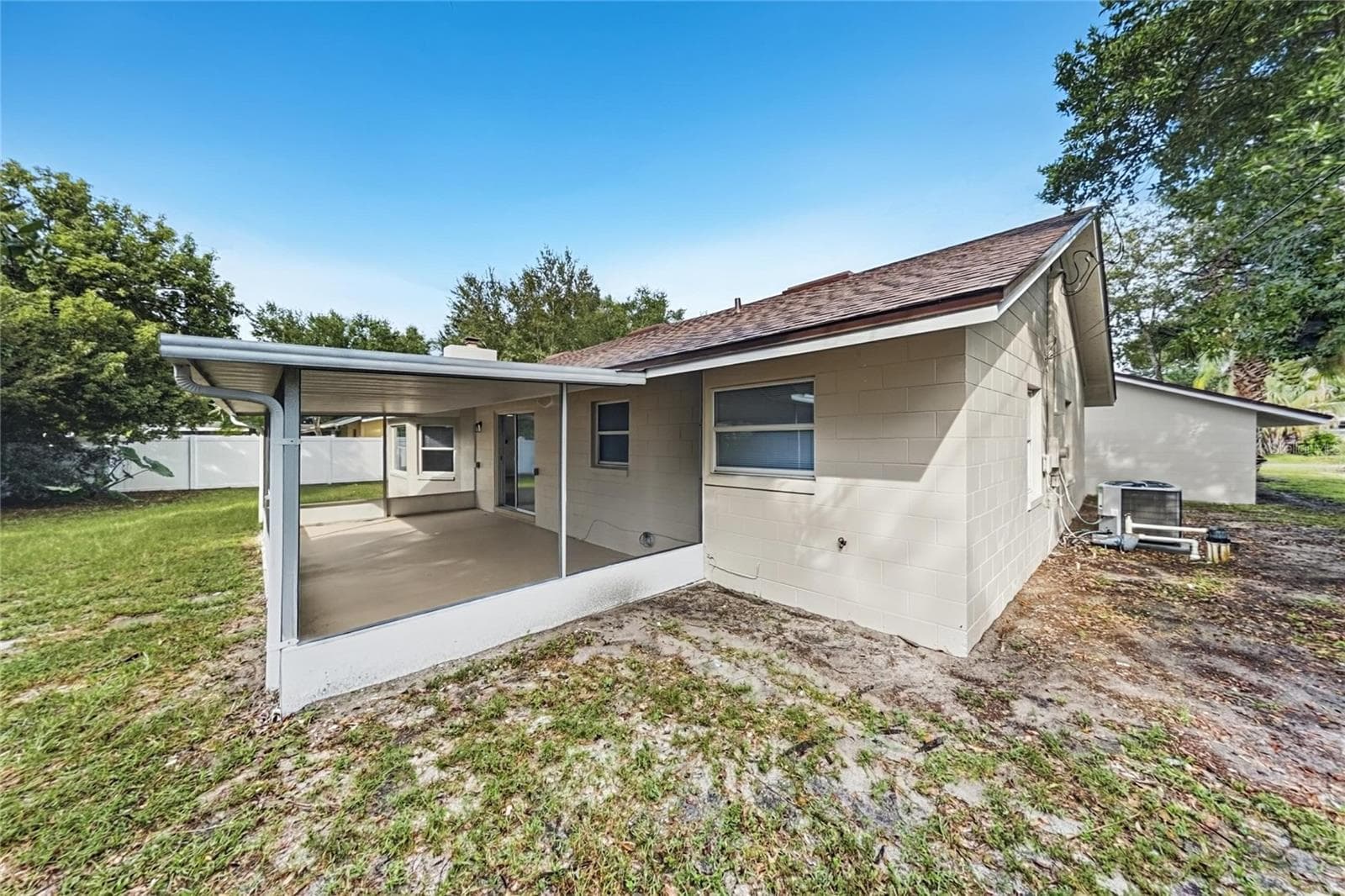 Single Family Residence at 5128 PELLEPORT AVE, BELLE ISLE, photo 15 of 16