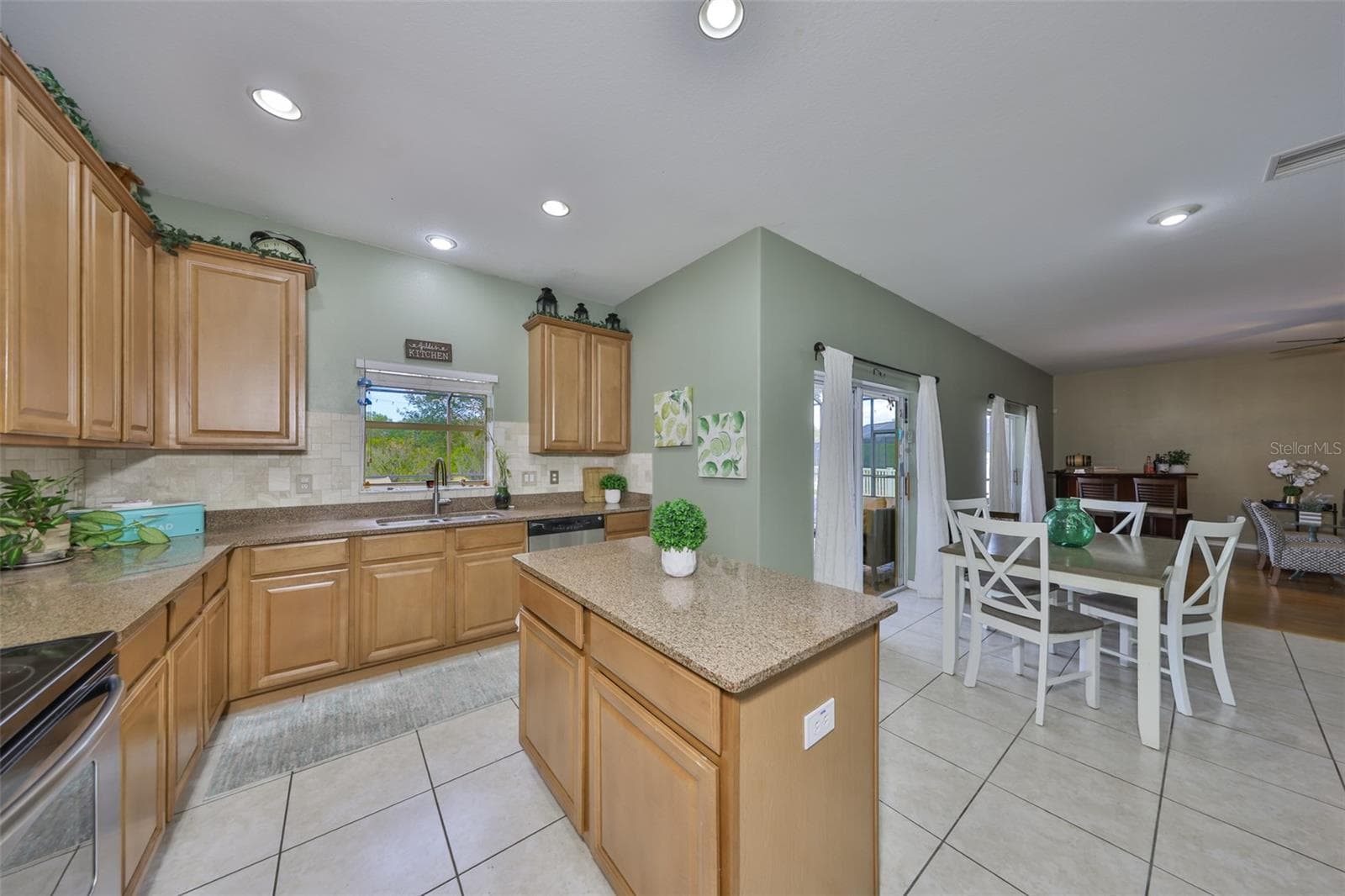 Single Family Residence at 13914 CHALK HILL PL, RIVERVIEW, photo 10 of 57