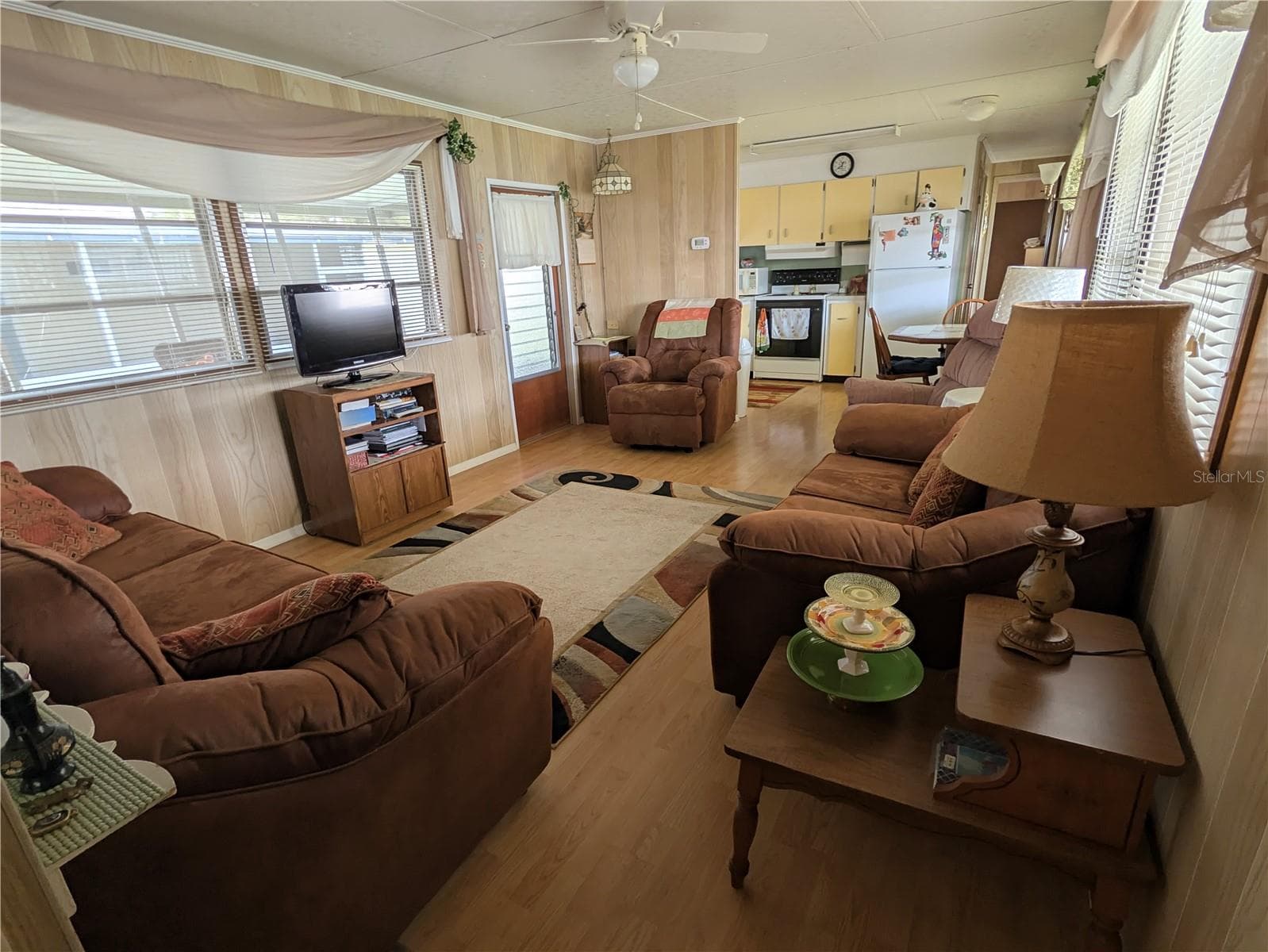 view of living room into kitchen - 34517 ROSE DR N, PINELLAS PARK