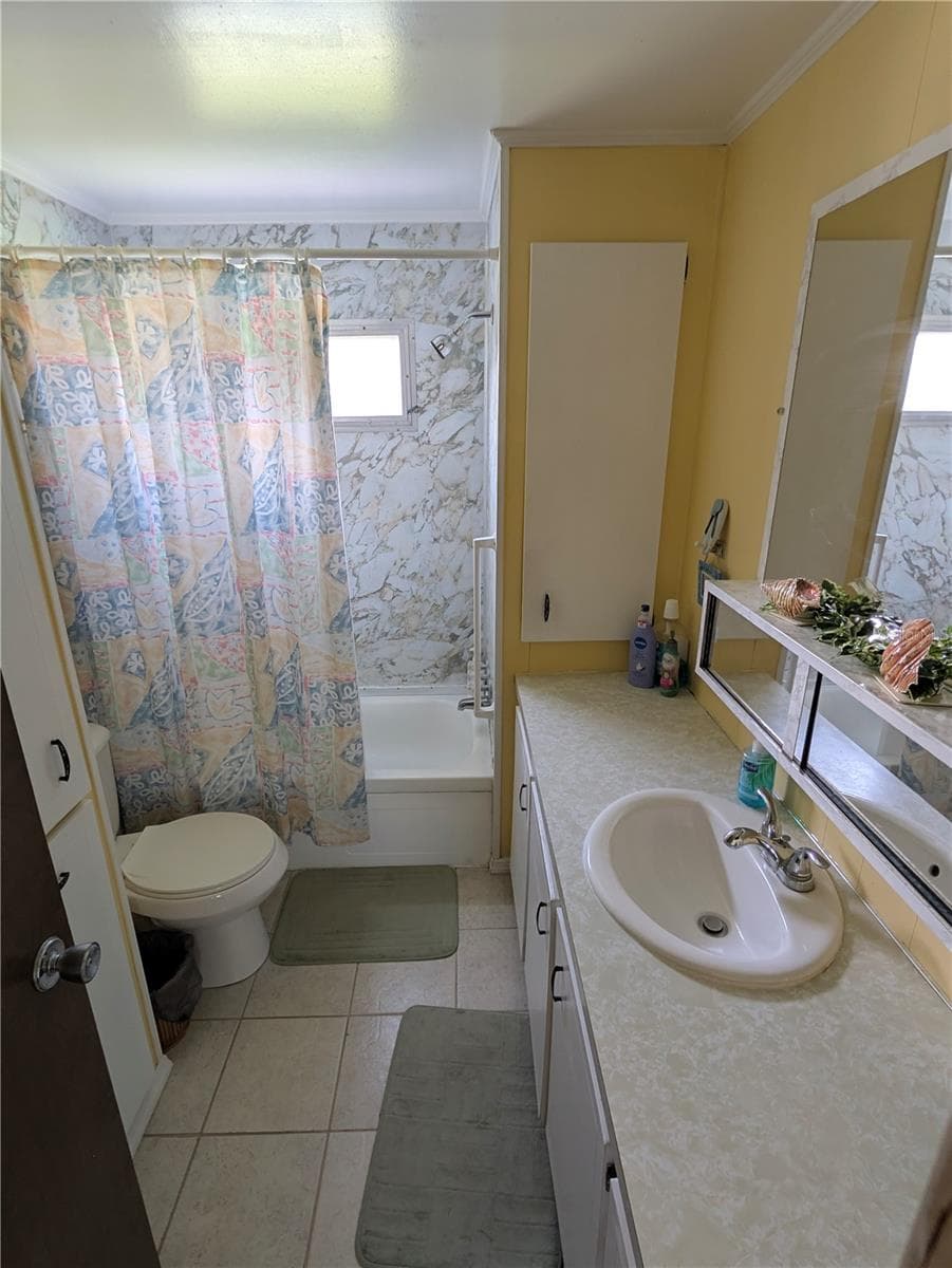 Full bathroom - 34517 ROSE DR N, PINELLAS PARK