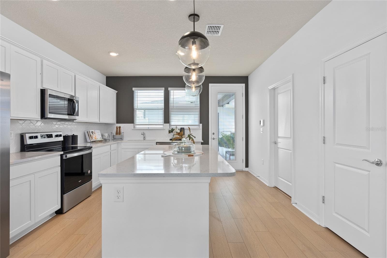 Model Home Design Only. Pictures and furnishings are for illustrative purposes only. Elevations, colors and options may vary. Furniture is for model home staging only. - 4556 ORCHARD VIEW ALY, CLERMONT