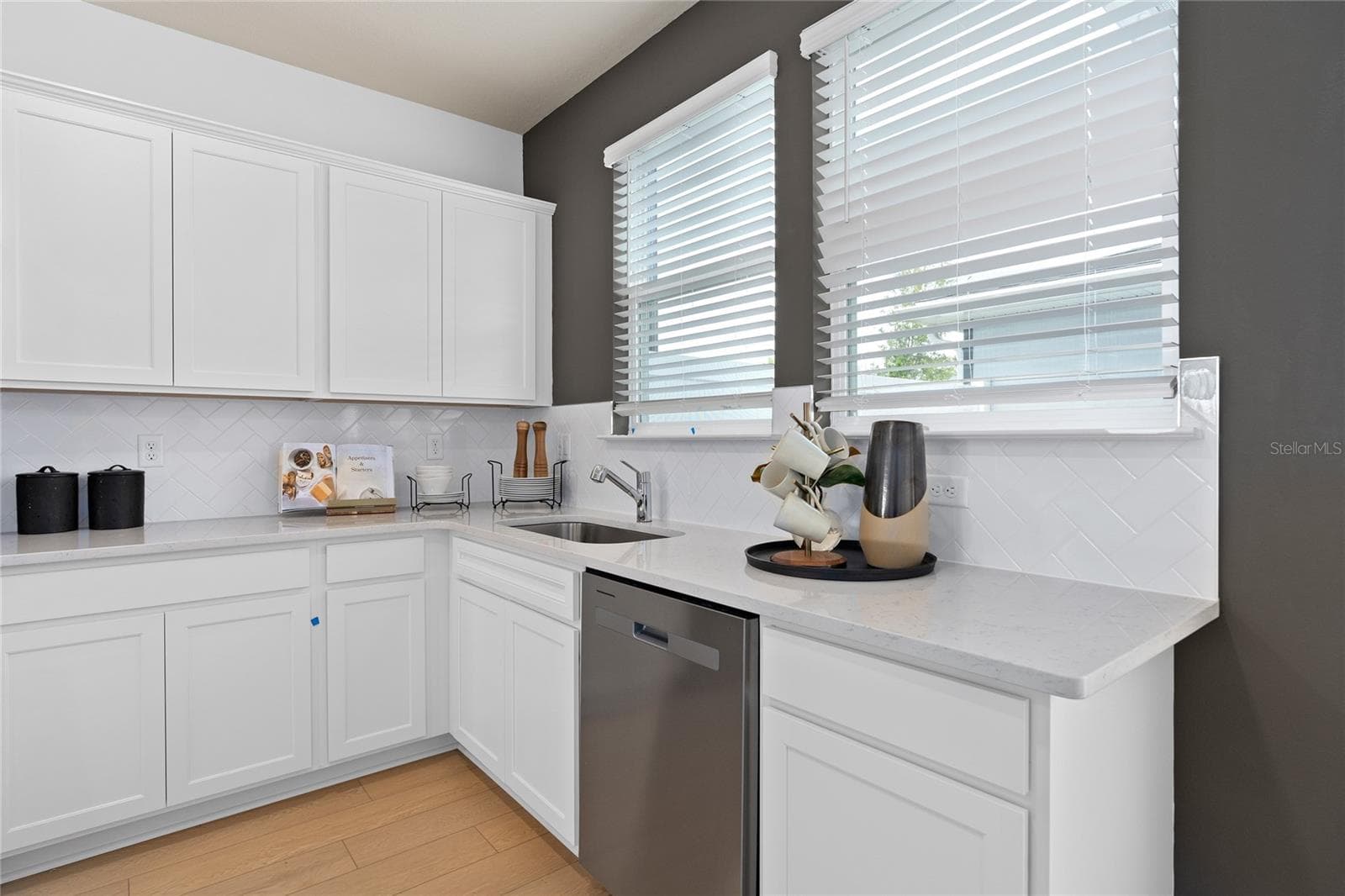 Model Home Design Only. Pictures and furnishings are for illustrative purposes only. Elevations, colors and options may vary. Furniture is for model home staging only. - 4556 ORCHARD VIEW ALY, CLERMONT
