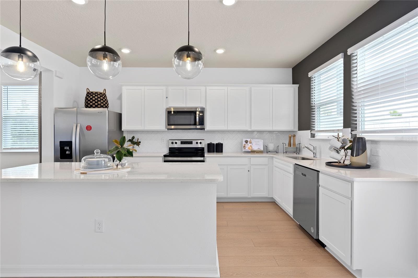 Model Home Design Only. Pictures and furnishings are for illustrative purposes only. Elevations, colors and options may vary. Furniture is for model home staging only. - 4556 ORCHARD VIEW ALY, CLERMONT