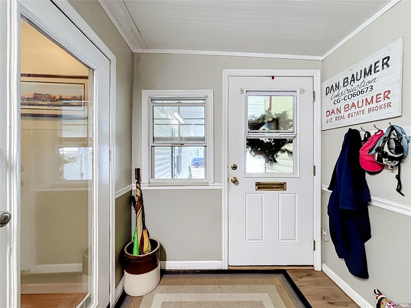 Hallways provides access into the main home and leads to te storage rooms and screen room to the rear of the property - 218 COVENT GARDEN AVE, DAVENPORT