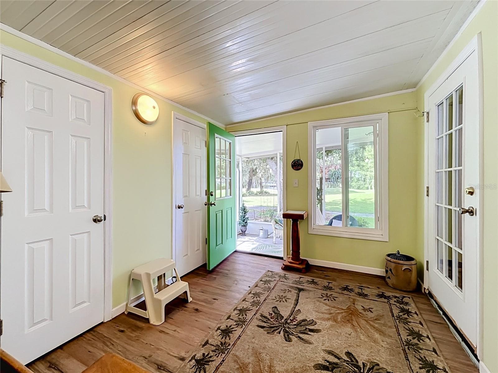 Hallway leads to rear of the property with storage rooms and access to the ground floor screened area - 218 COVENT GARDEN AVE, DAVENPORT