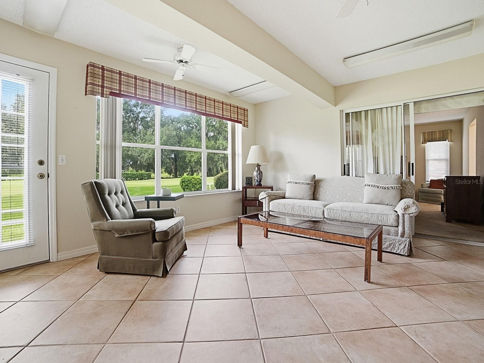 PLENTY OF SPACE IN YOUR LANAI - 32543 OAK PARK DR, LEESBURG