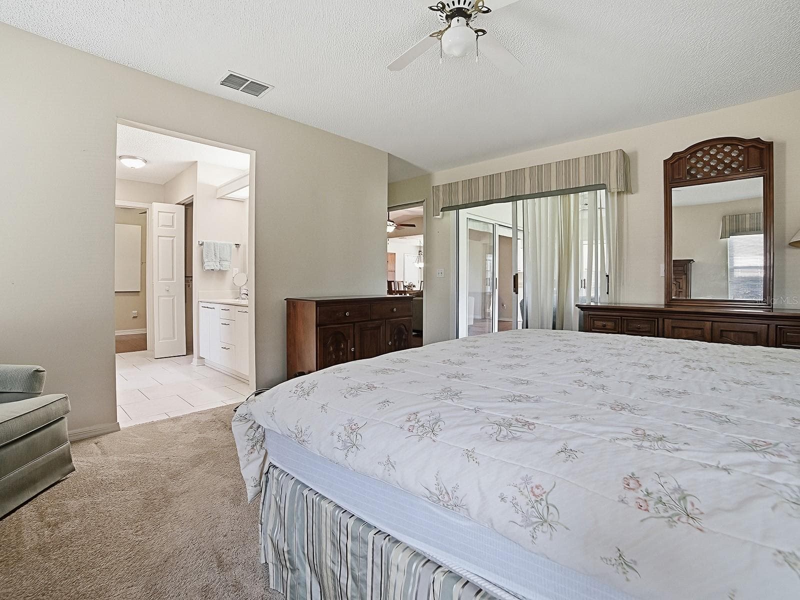 PRIMARY BEDROOM WITH SLIDERS TO THE LANAI - 32543 OAK PARK DR, LEESBURG