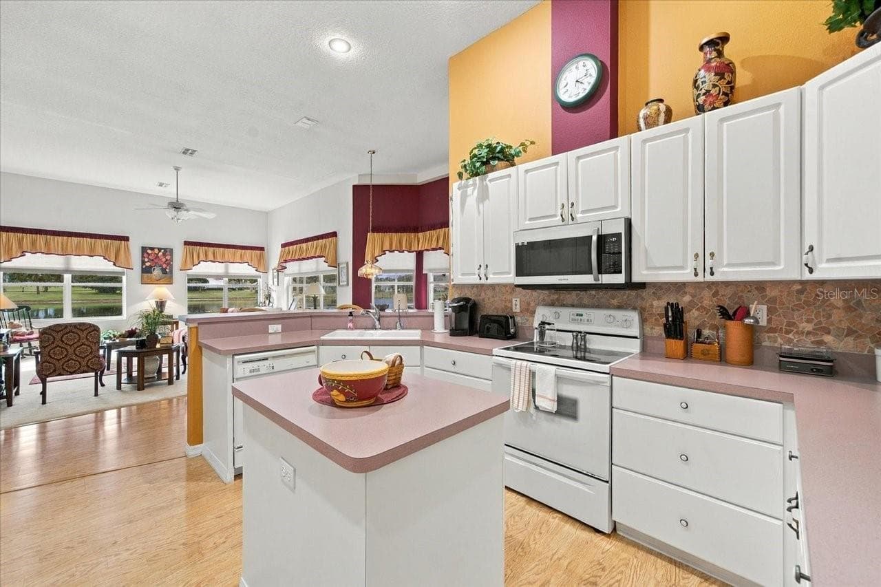 Single Family Residence at 10081 GEORGETOWN CT, WEEKI WACHEE, photo 25 of 81