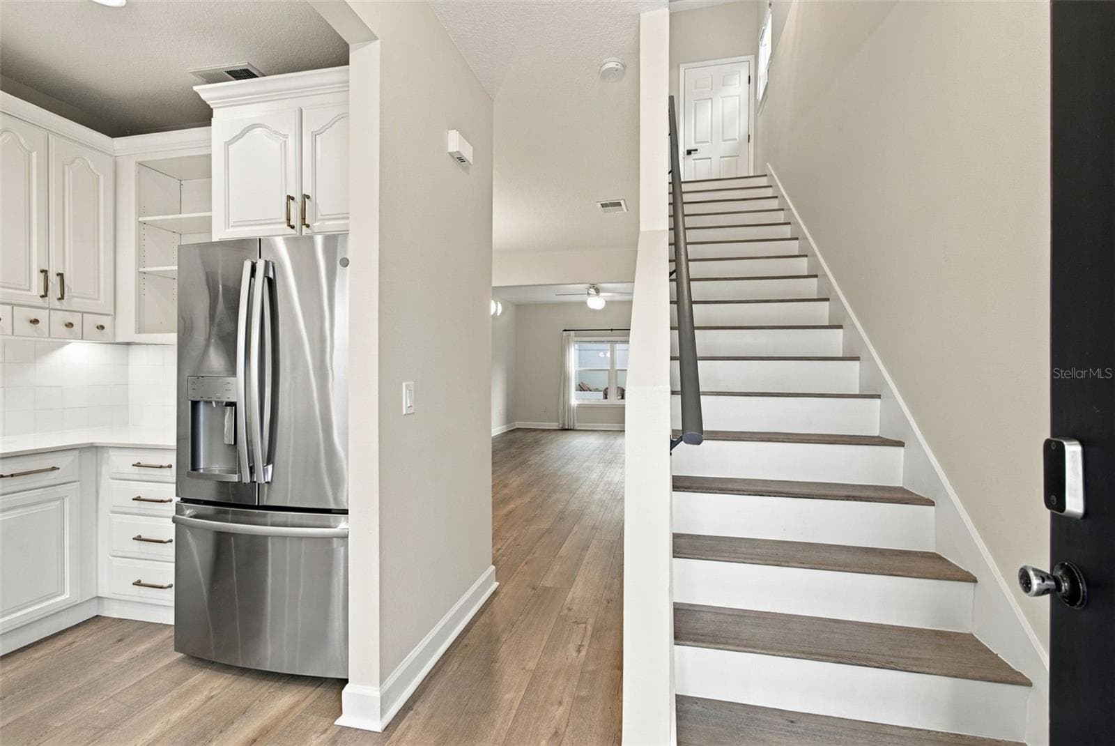 Entry - 5303 POINT PLEASANT LN, TAMPA