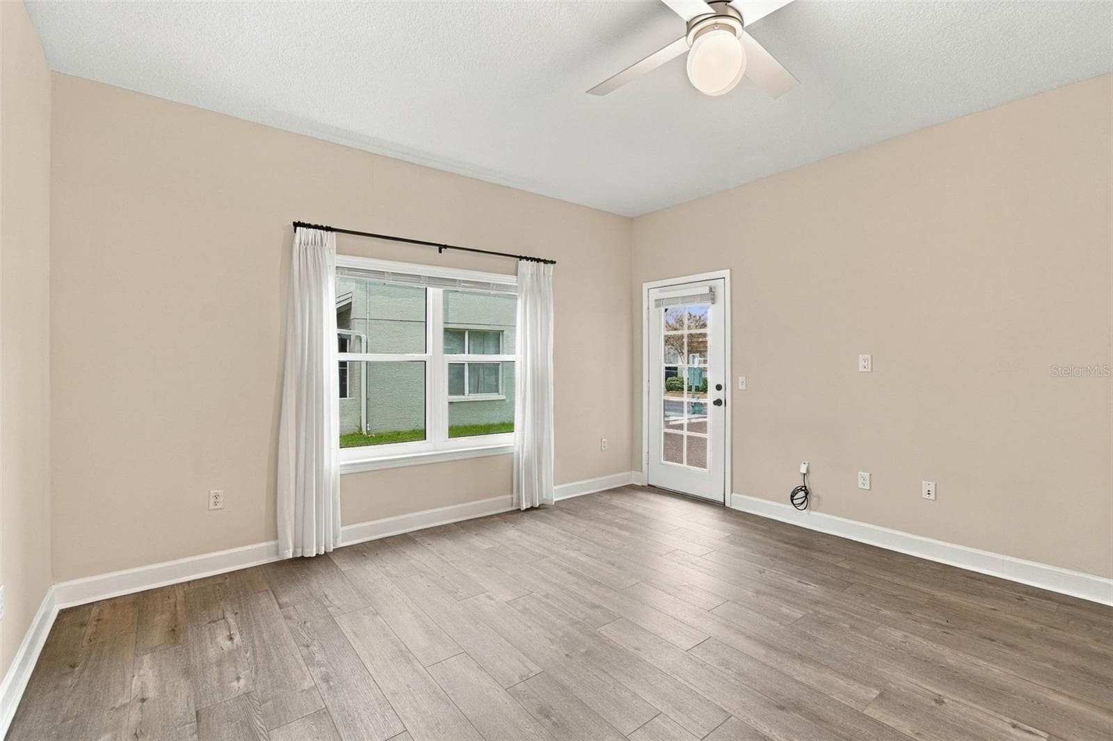 Living Room - 5303 POINT PLEASANT LN, TAMPA