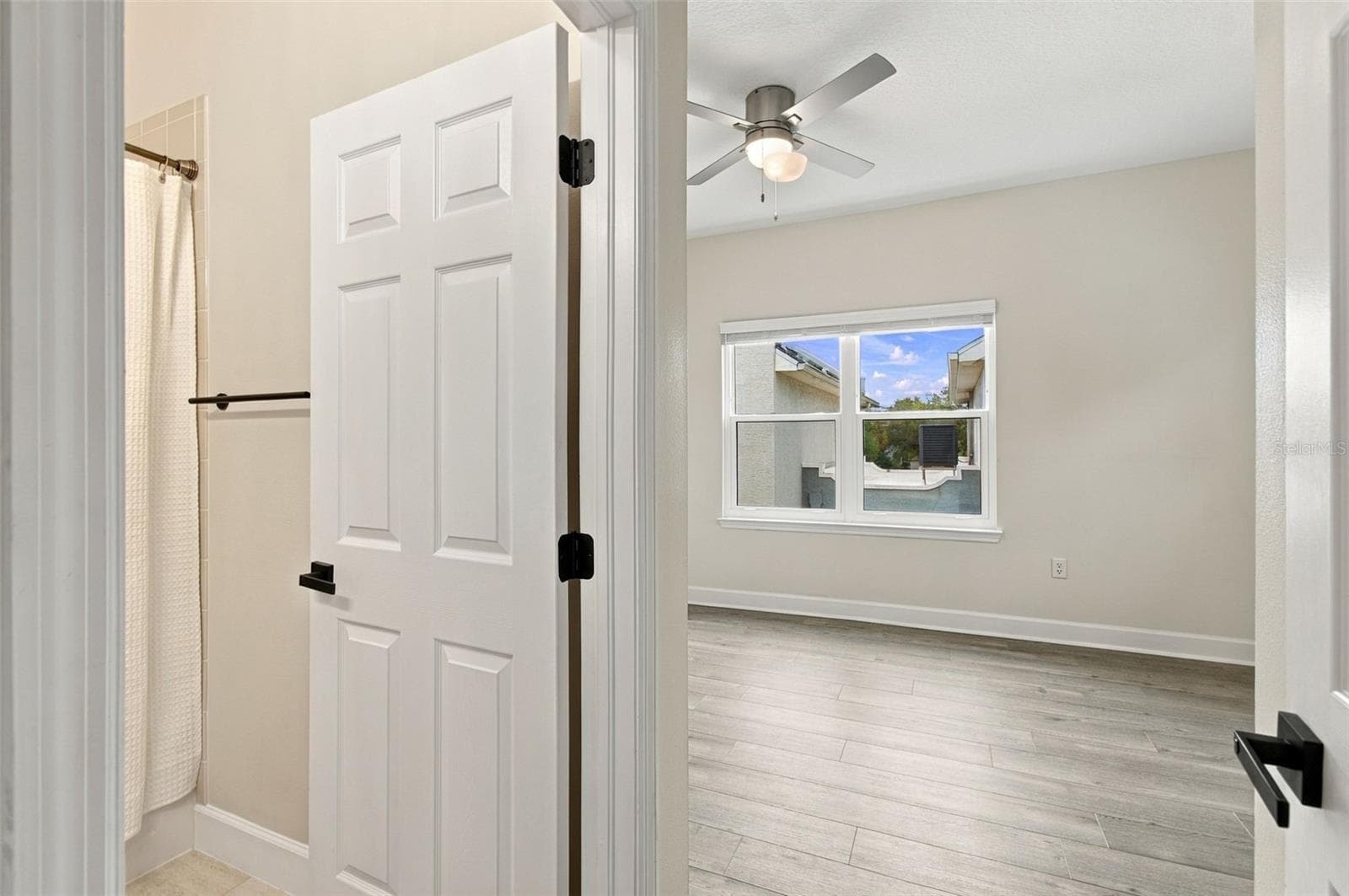 Secondary Bedroom Entry - 5303 POINT PLEASANT LN, TAMPA