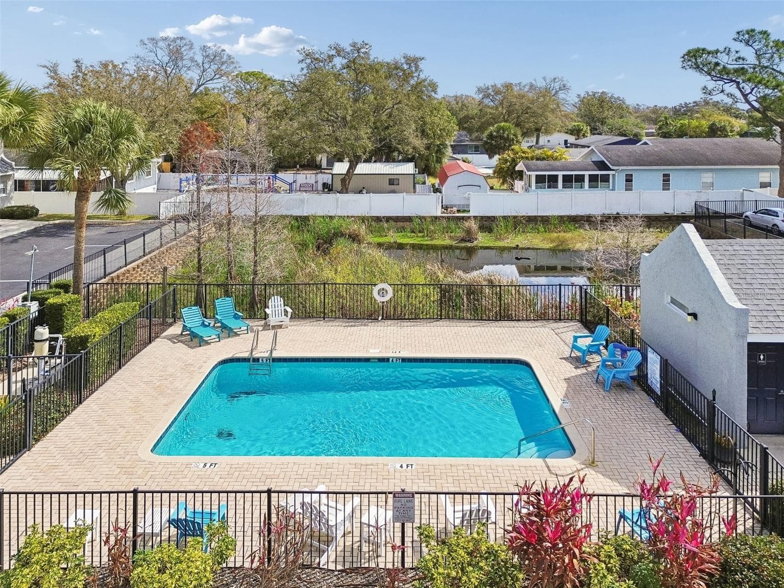 Community Pool - 5303 POINT PLEASANT LN, TAMPA