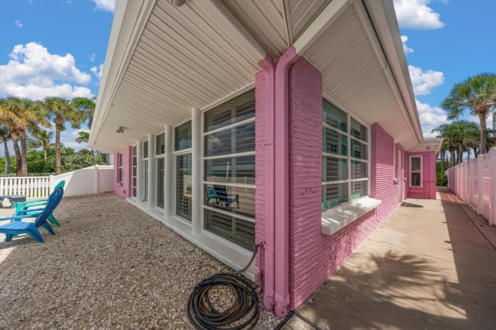 Main home has retro feel. - 1512 GULF BLVD, INDIAN ROCKS BEACH