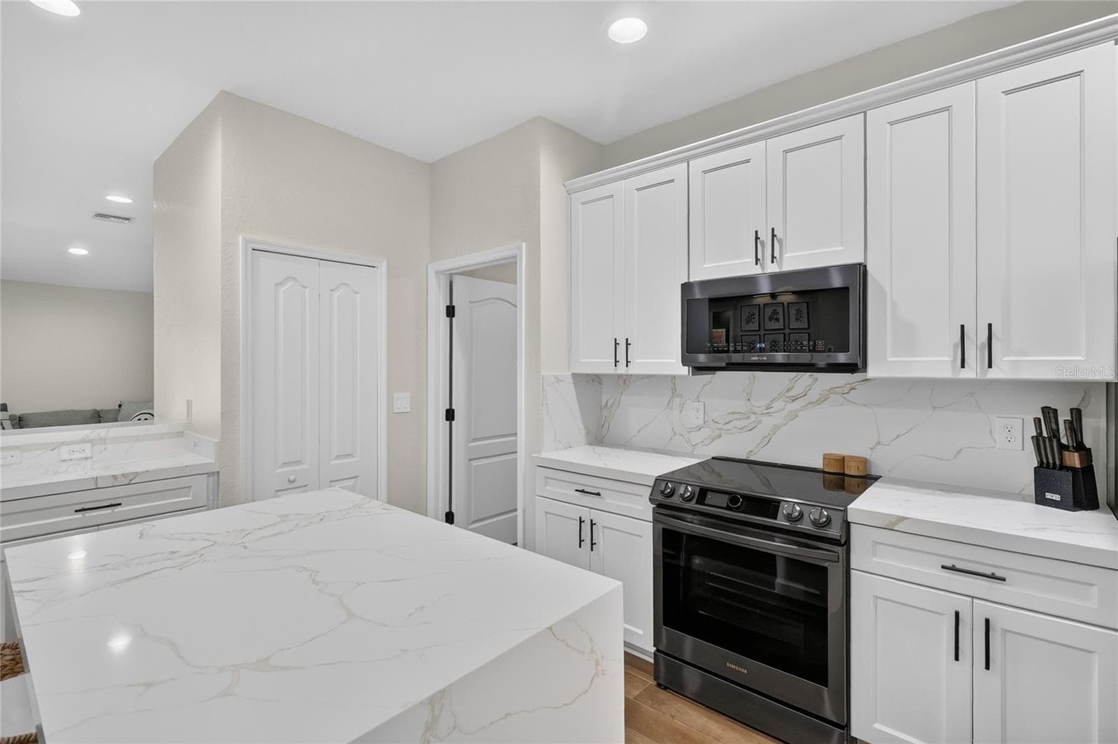 Love the backsplash - 5020 MOSS HAMMOCK TRL, SEBRING